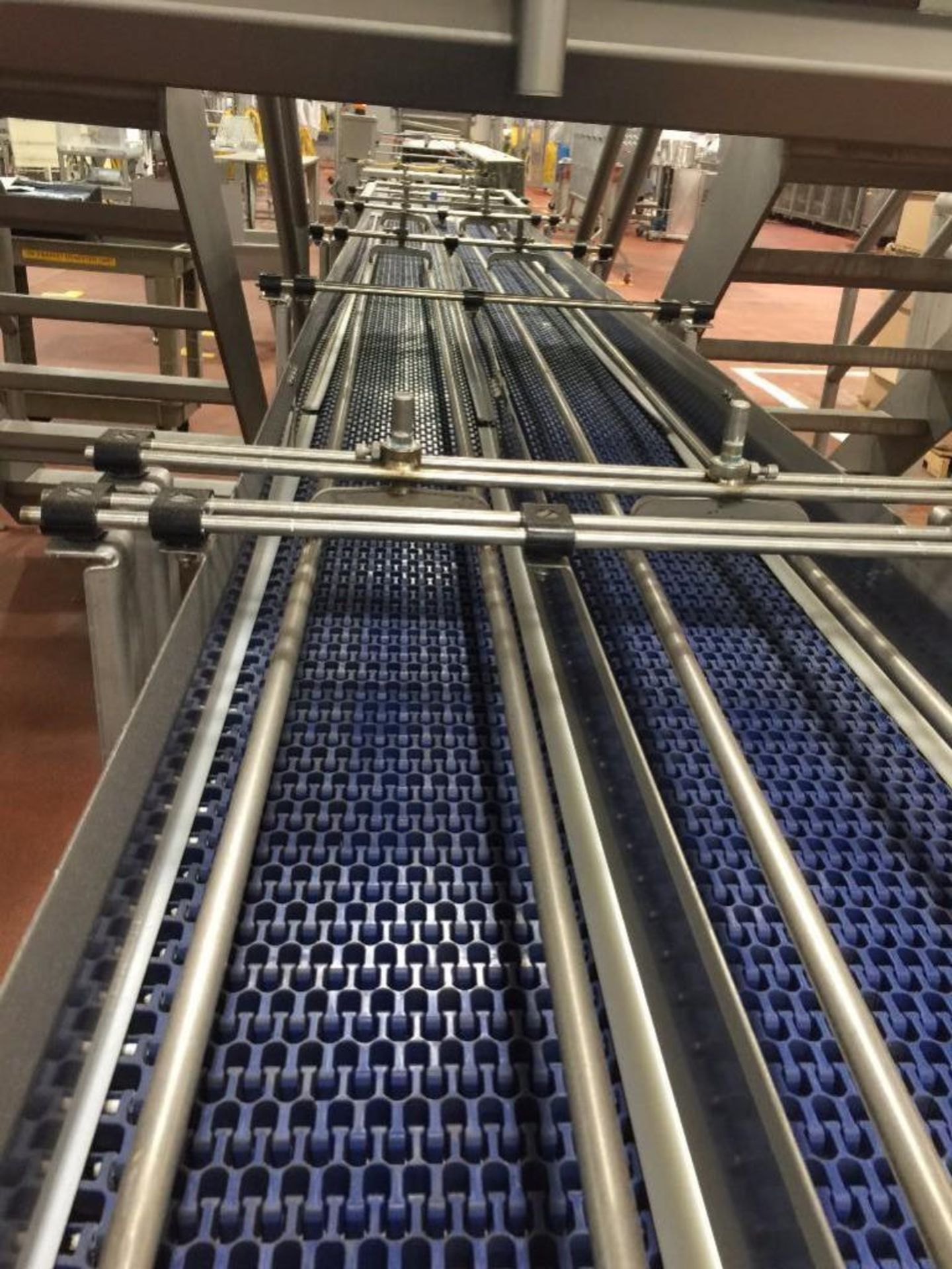 Dillin SS 2-belt conveyor, each belt is 8 in wide, blue plastic belt, L-shape, 18 ft straight to 90 - Image 8 of 17