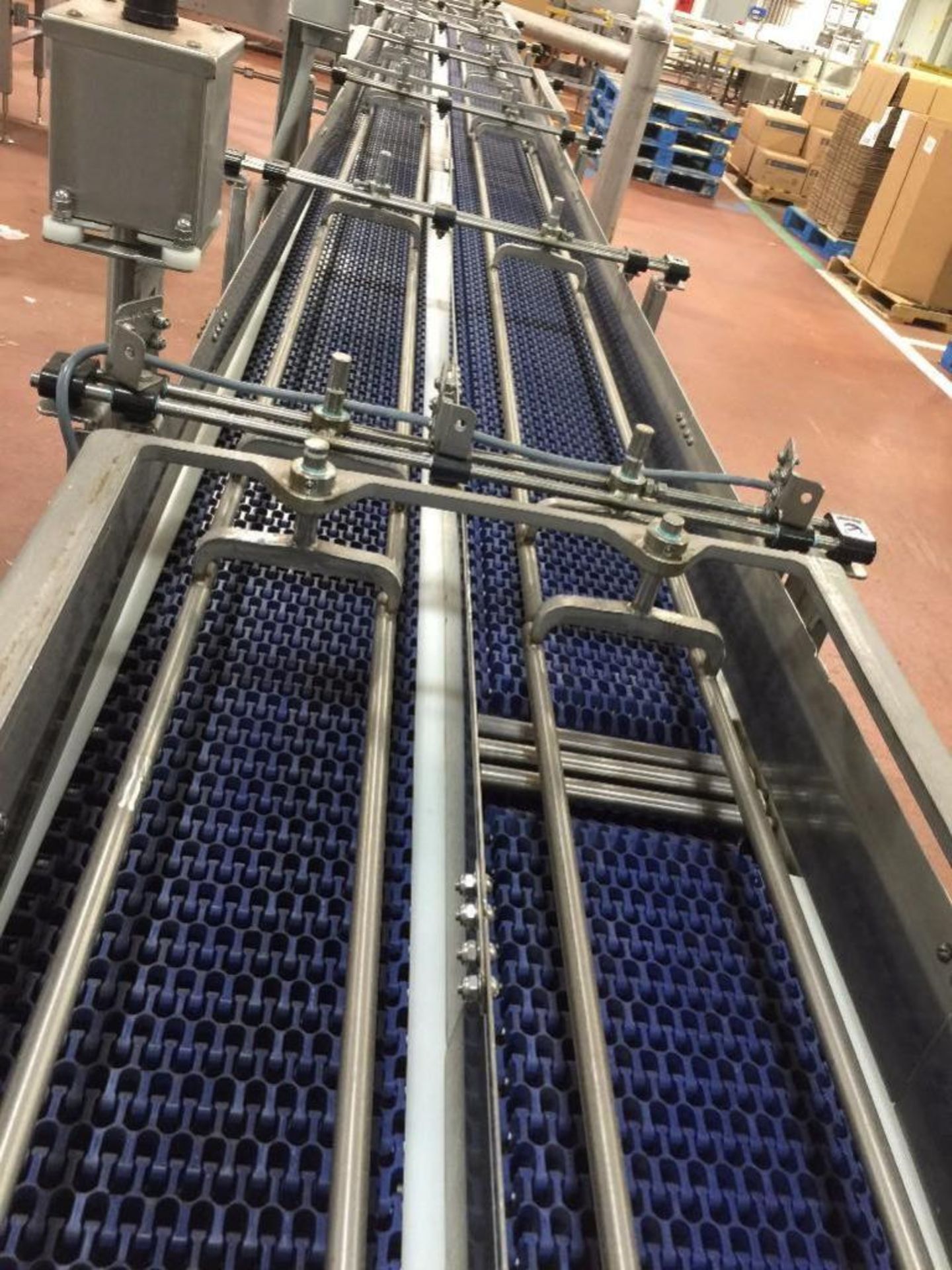 Dillin SS 2-belt conveyor, each belt is 8 in wide, blue plastic belt, L-shape, 18 ft straight to 90 - Image 5 of 17