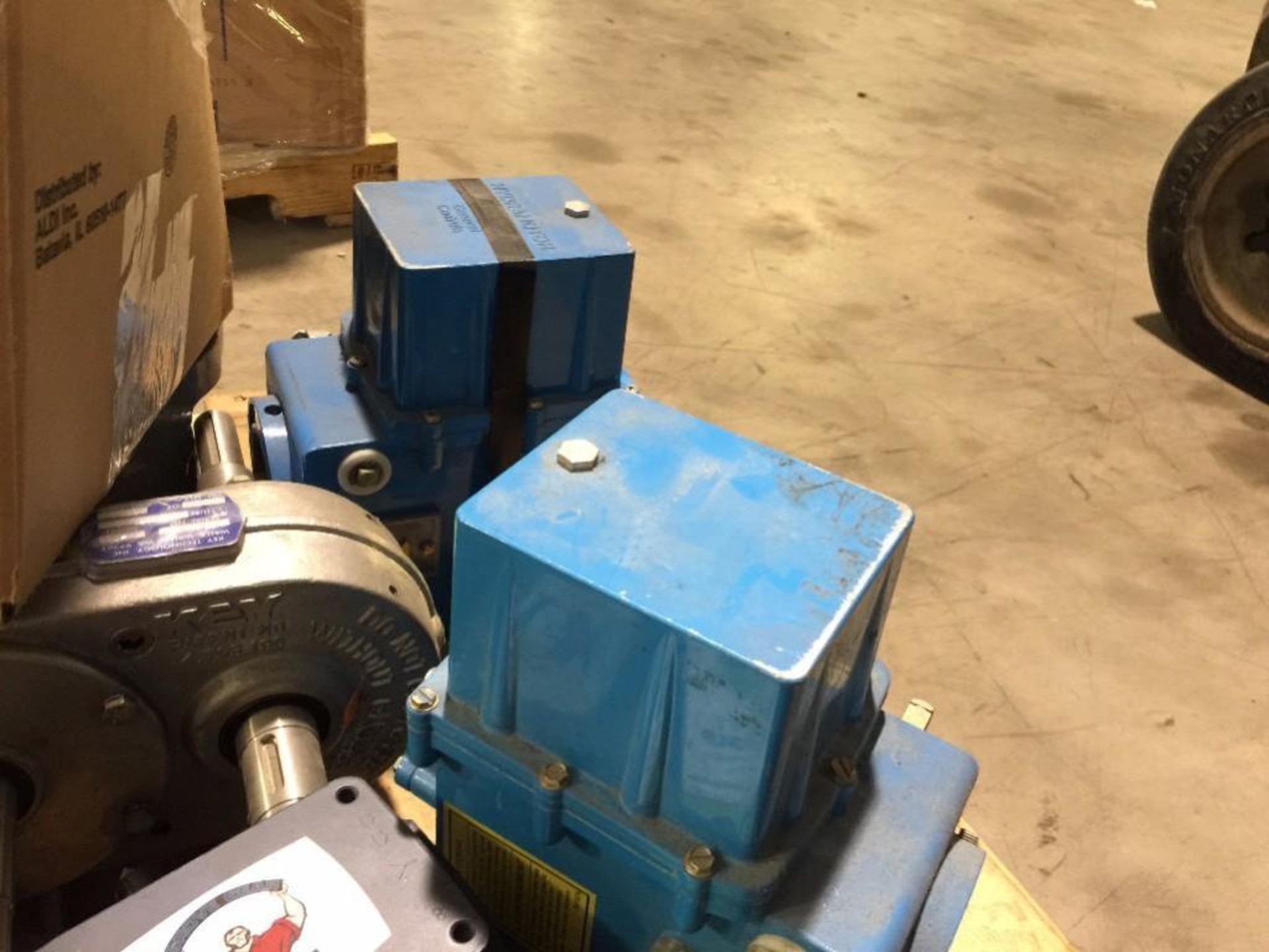 Pallet of gear reducers, bearings, roller chain. ** (Located in Russellville, Arkansas) ** Rigging F - Bild 4 aus 7