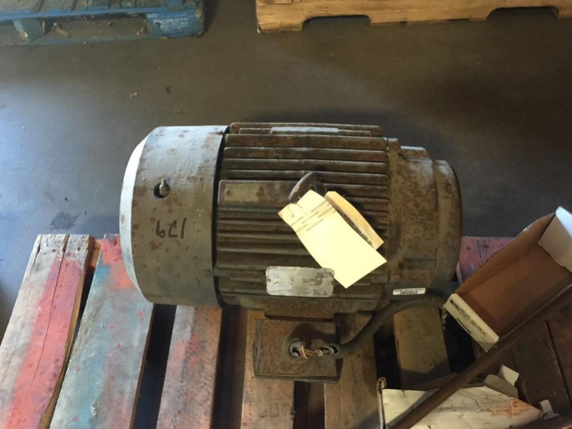 (2) electric motors and misc. parts (LOT). ** (Located in Russellville, Arkansas) ** Rigging Fee: $5 - Image 2 of 9