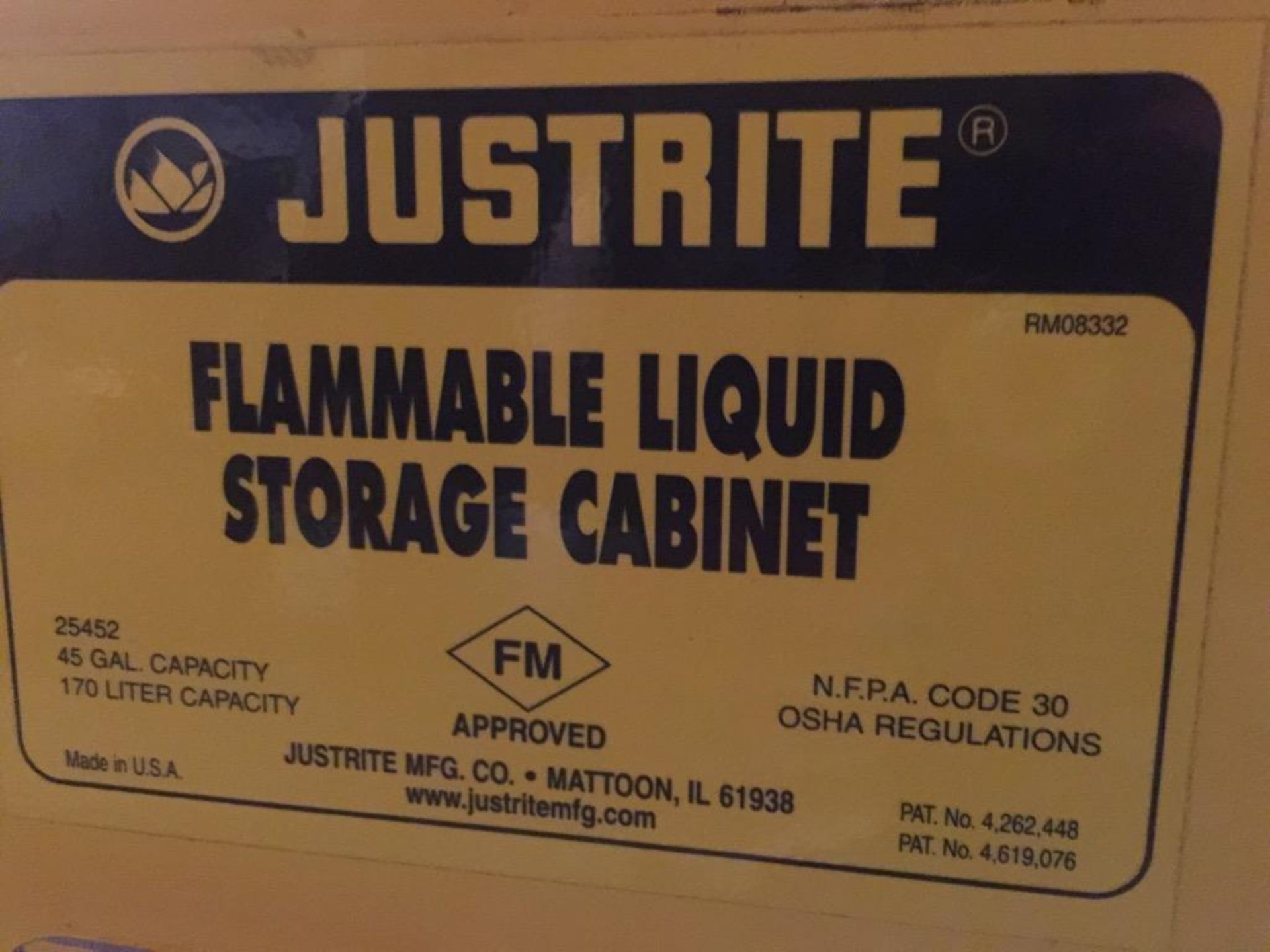 Justrite 2-door flammable liquid storage cabinet, model 25452, 45 gallon capacity. 43 x 18 x 65 in. - Bild 2 aus 6