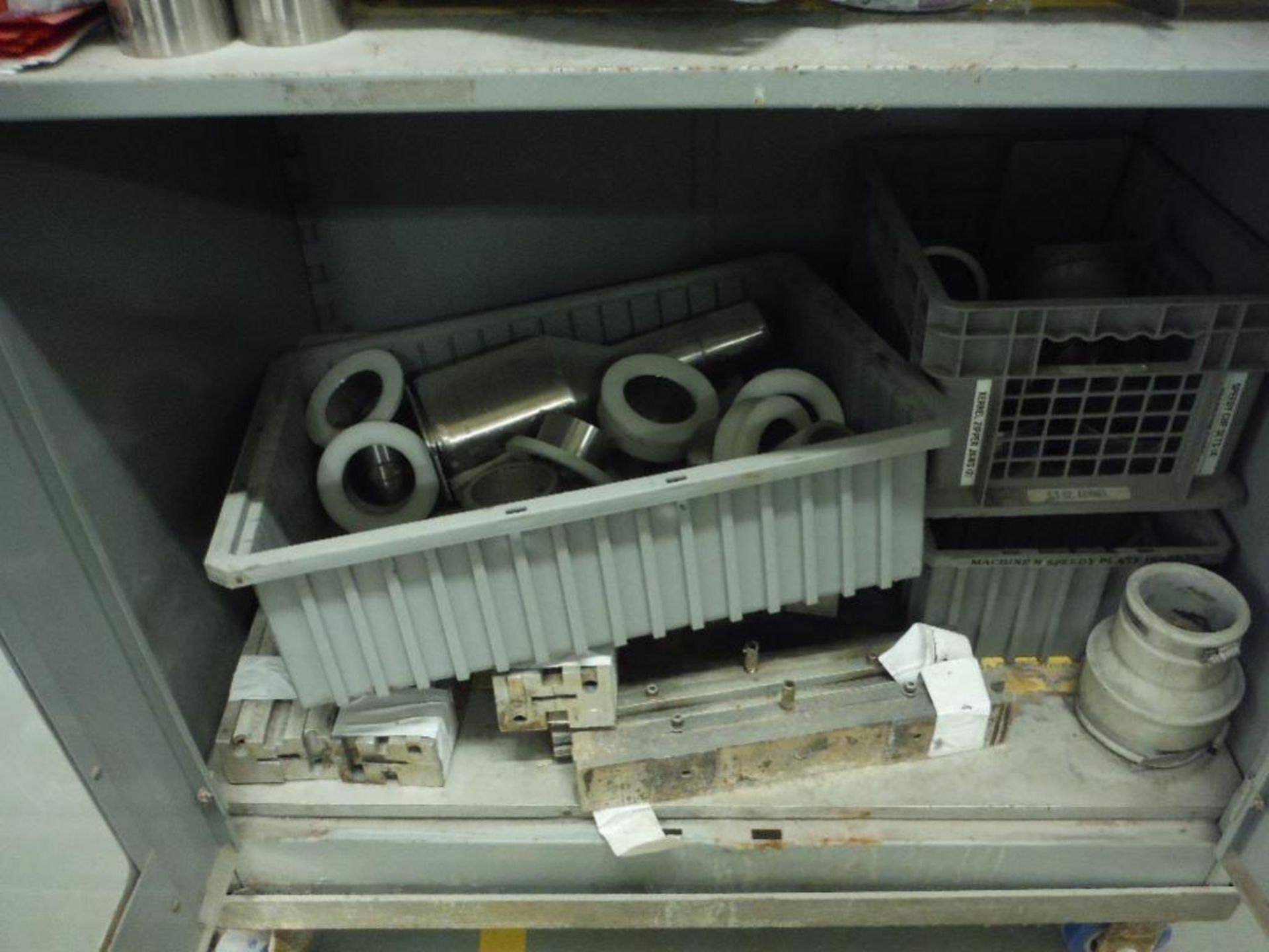 Cabinet w/ spare bagger and filler parts. Rigging Fee: $150 - Image 4 of 6