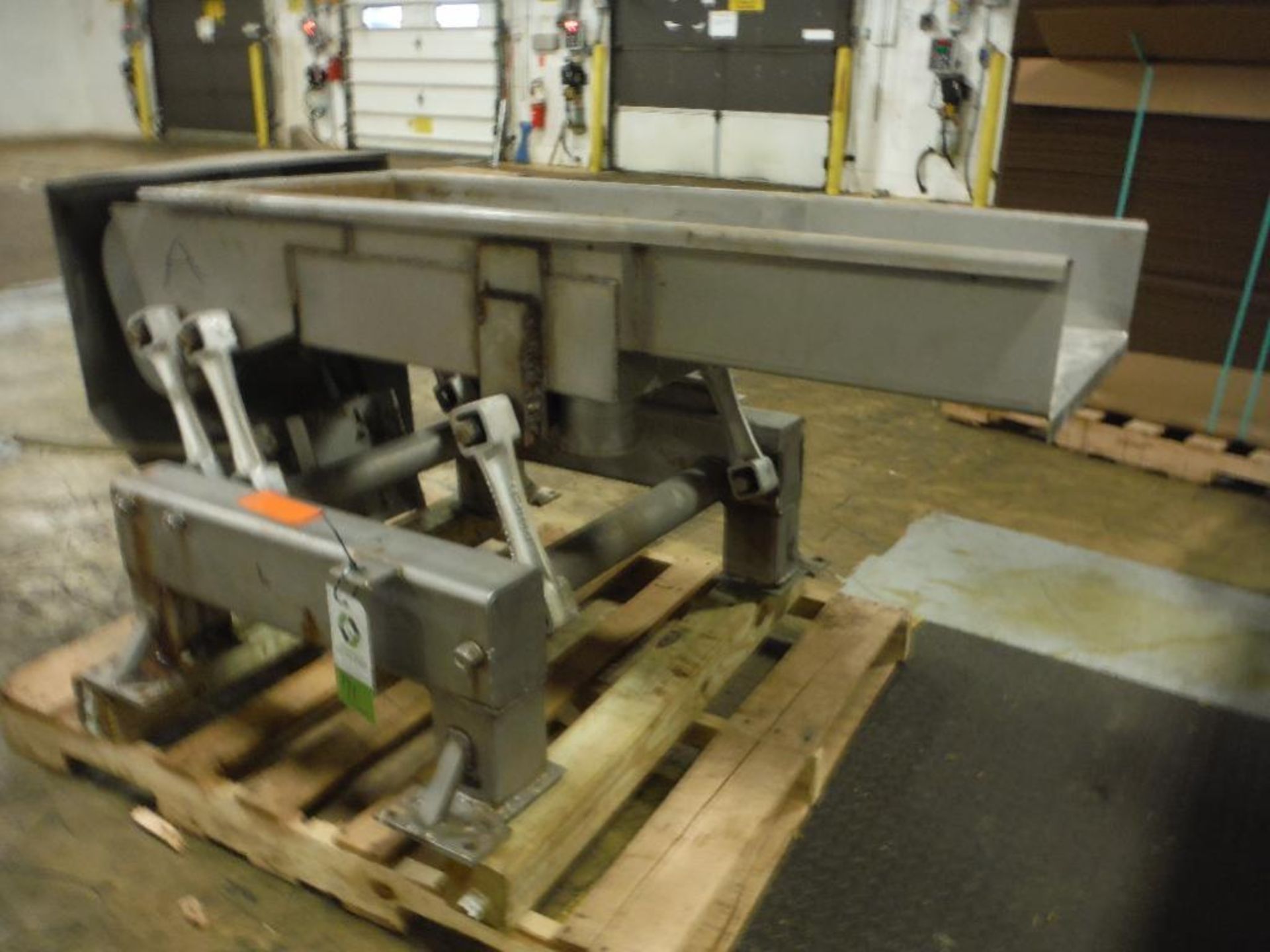 Key SS vibratory conveyor, 48 in. x 18 in.. Rigging Fee: $50 - Image 6 of 7