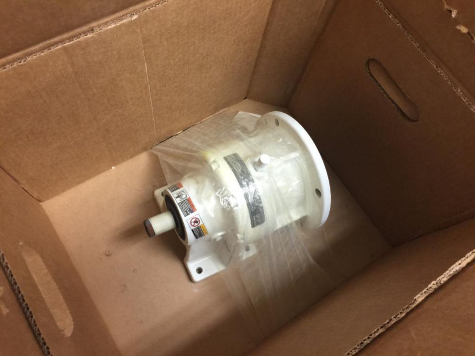 (4) Misc. electric motors and drives. Rigging Fee: $25 - Image 2 of 6