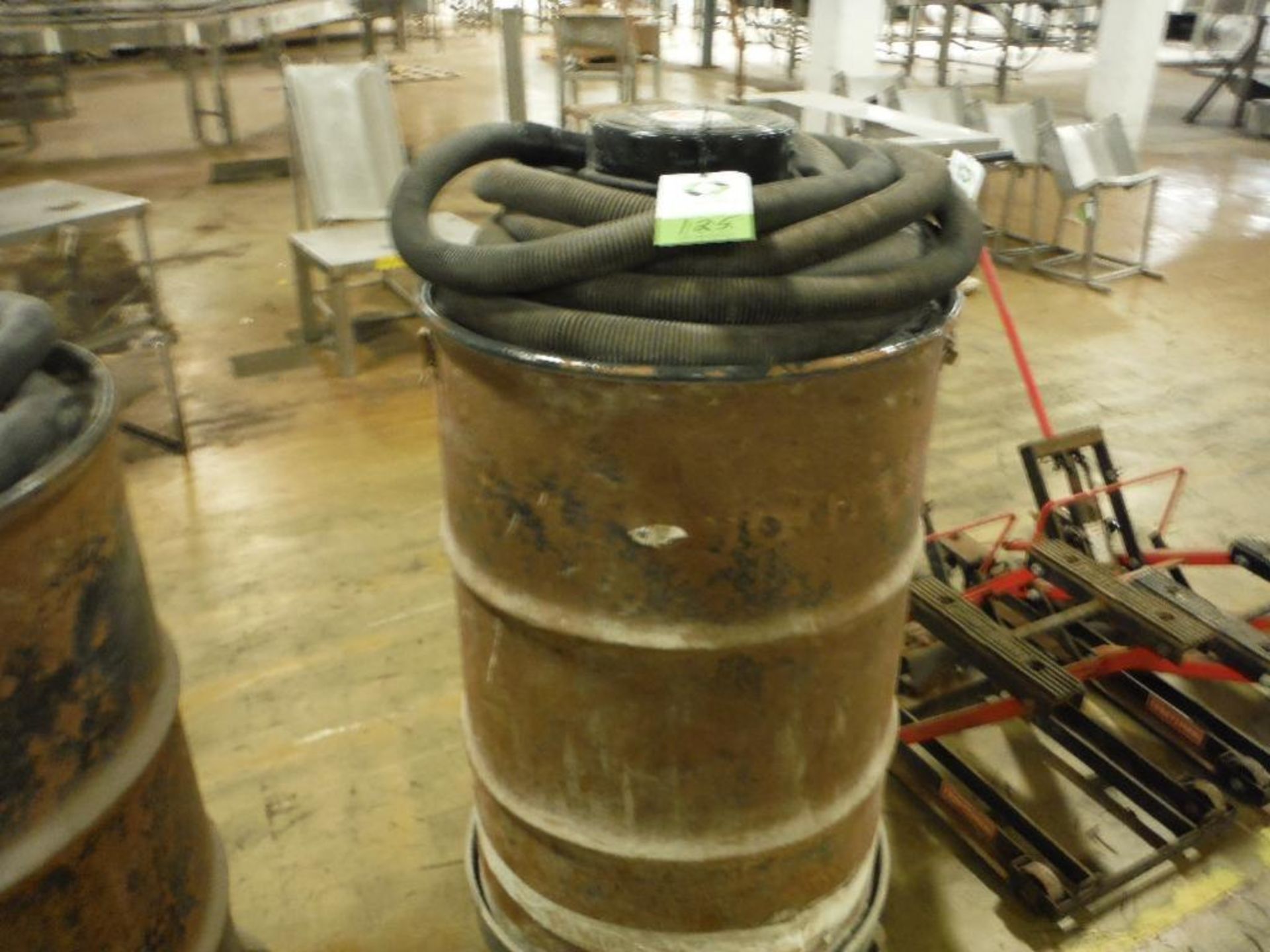 Dayton 55 gal barrel wet dry vac, Model 4YE63. Rigging Fee: $25