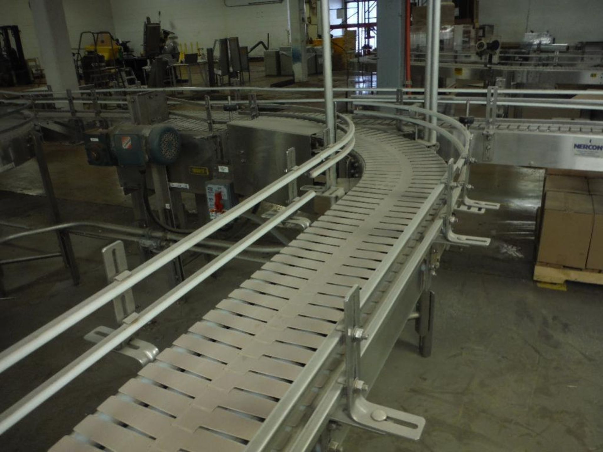 Nercon SS 180 degree conveyor, U-shape 40 ft. x 10 in. table top chain, w/ motor and drive. Rigging - Image 5 of 8