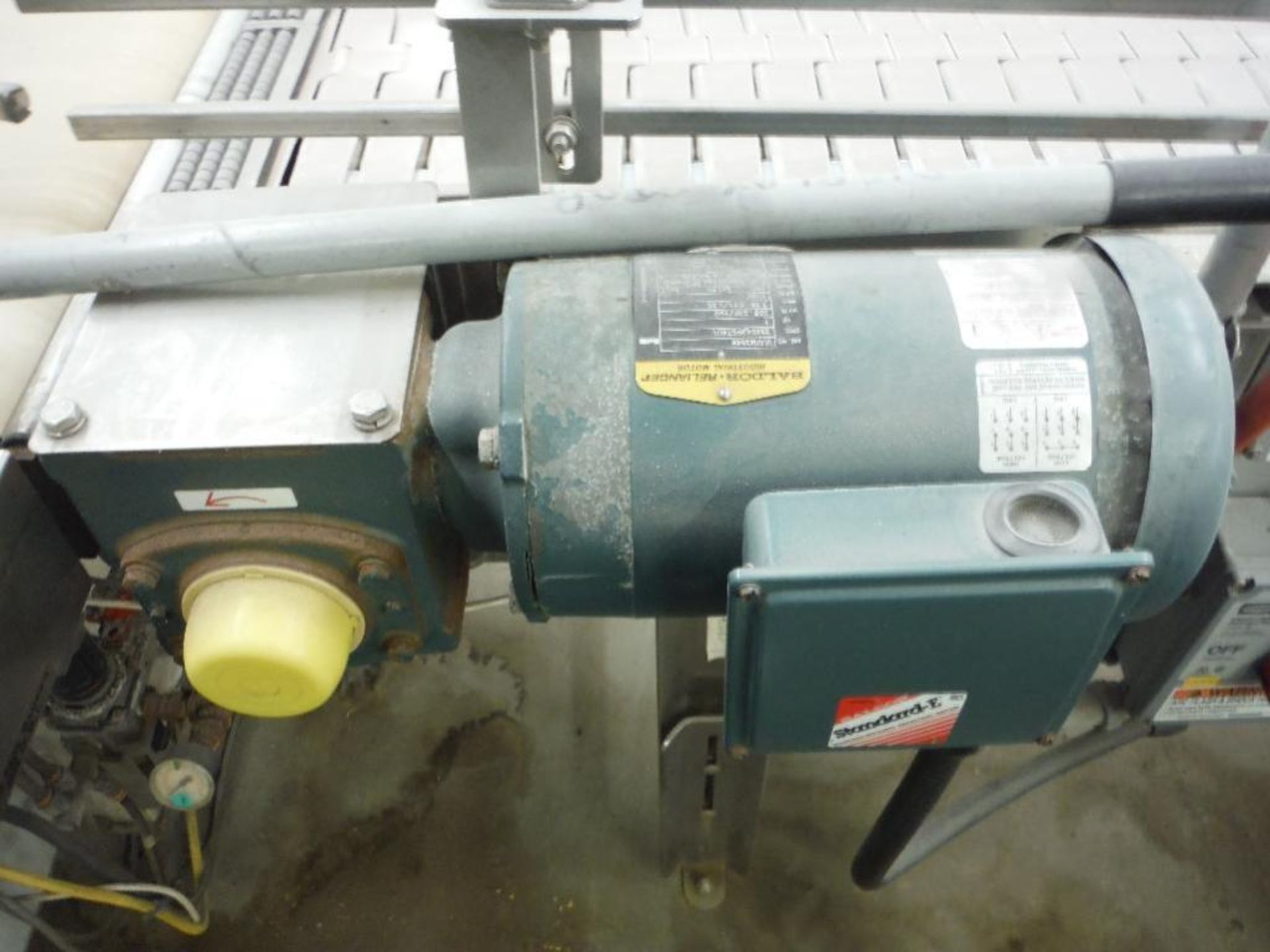 Nercon SS 90 degree turn conveyor, 11 ft. x 12 in. table top chain, w/ motor and drive. Rigging Fee: - Image 5 of 6