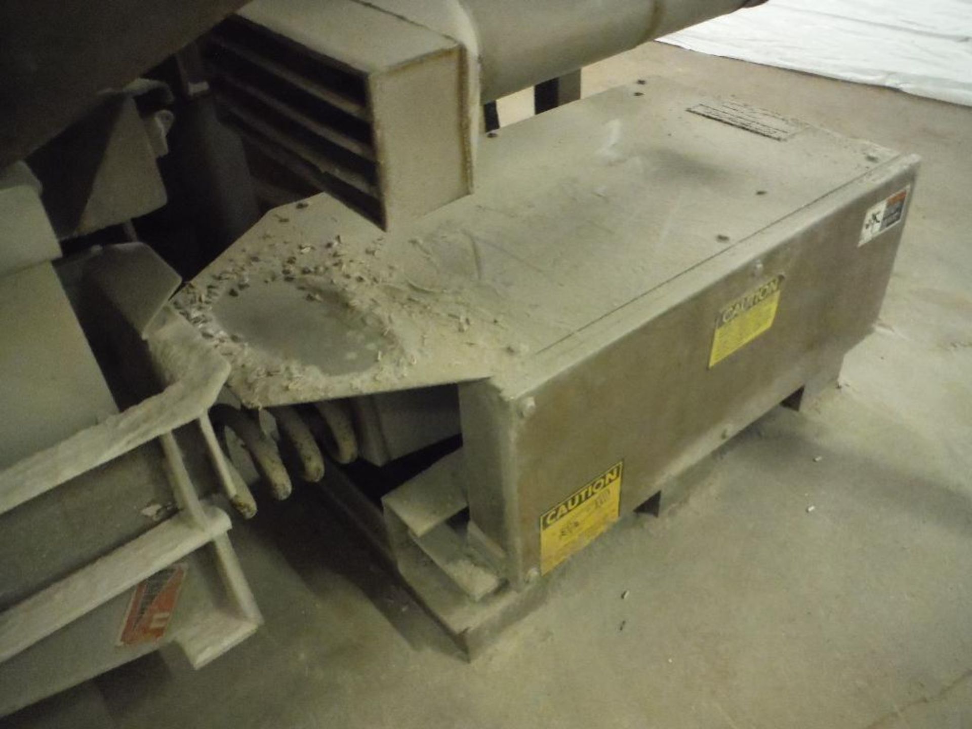 General Kinematics Corporation vibratory conveyor, 13 ft. x 12 in., w/ a 90 degree turn. Rigging Fee - Image 7 of 12