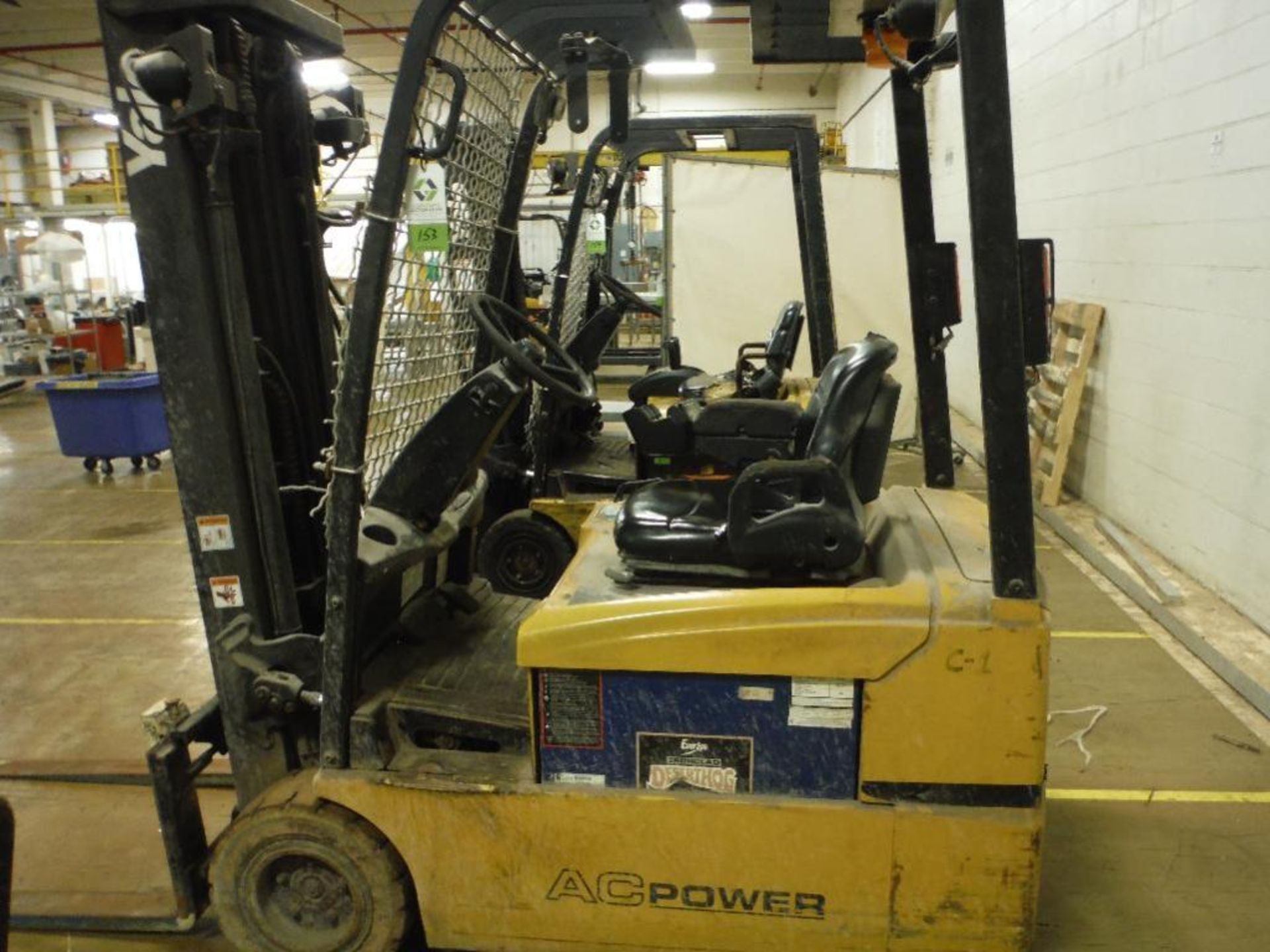 Yale 36V electric forklift, Model ERP040THN36TE082, SN F807N05197E, 3700 lb. lift capacity, 187 in. - Image 4 of 9
