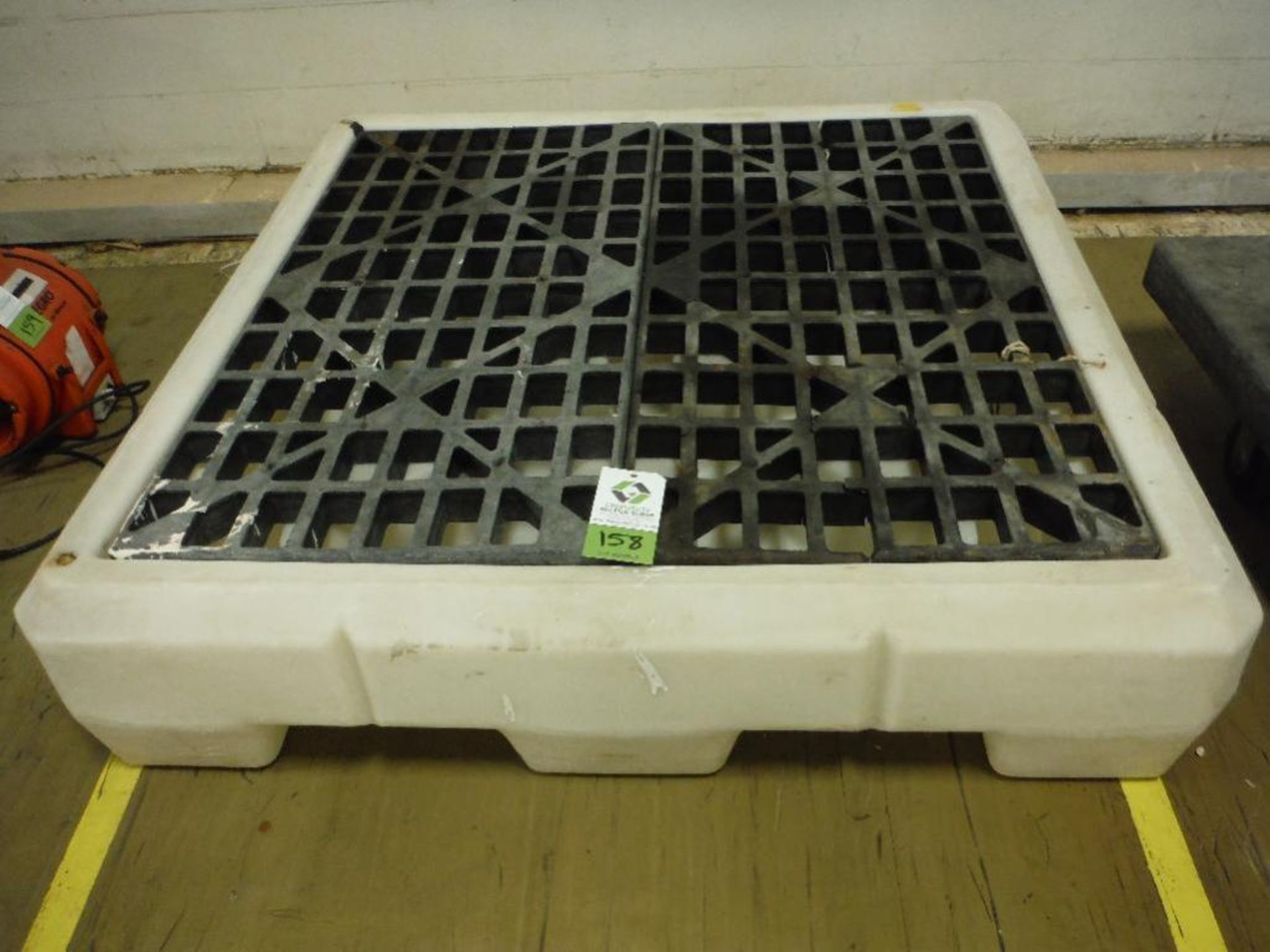 Spill containment pallet. Rigging Fee: $25