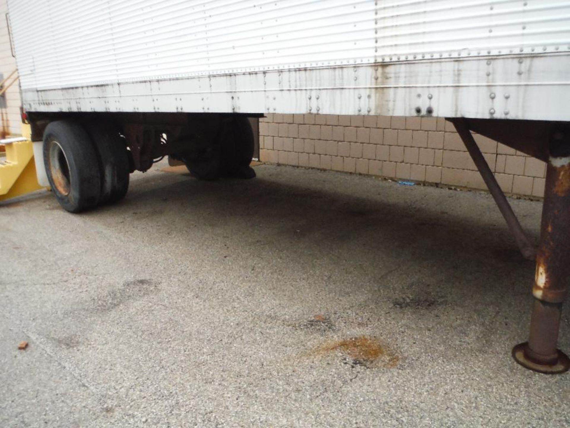 28 ft. Fruehauf Semi Trailer, single axel, roll up rear door, mfg. date 1984, VIN 2V02816EH020316, n - Image 7 of 8