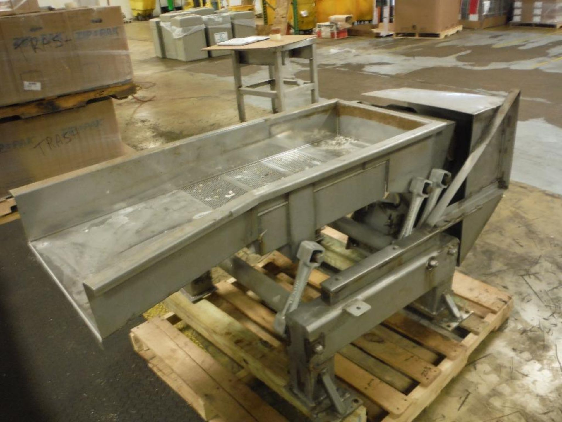 Key SS vibratory conveyor, 48 in. x 18 in.. Rigging Fee: $50 - Image 3 of 7