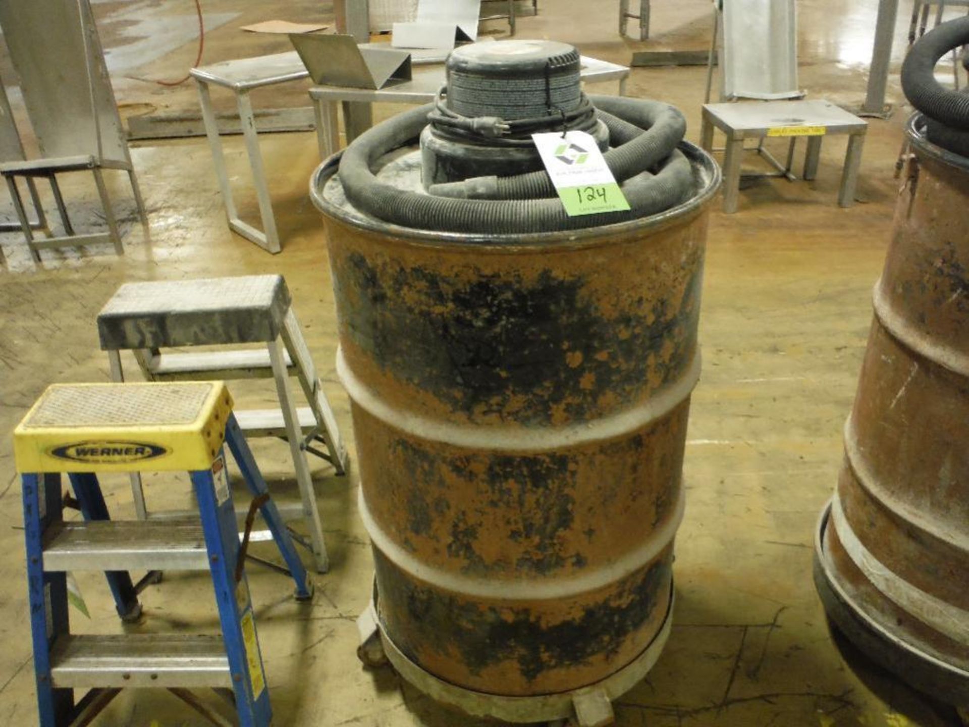 Dayton 55 gal barrel wet dry vac, Model 4YE60. Rigging Fee: $25