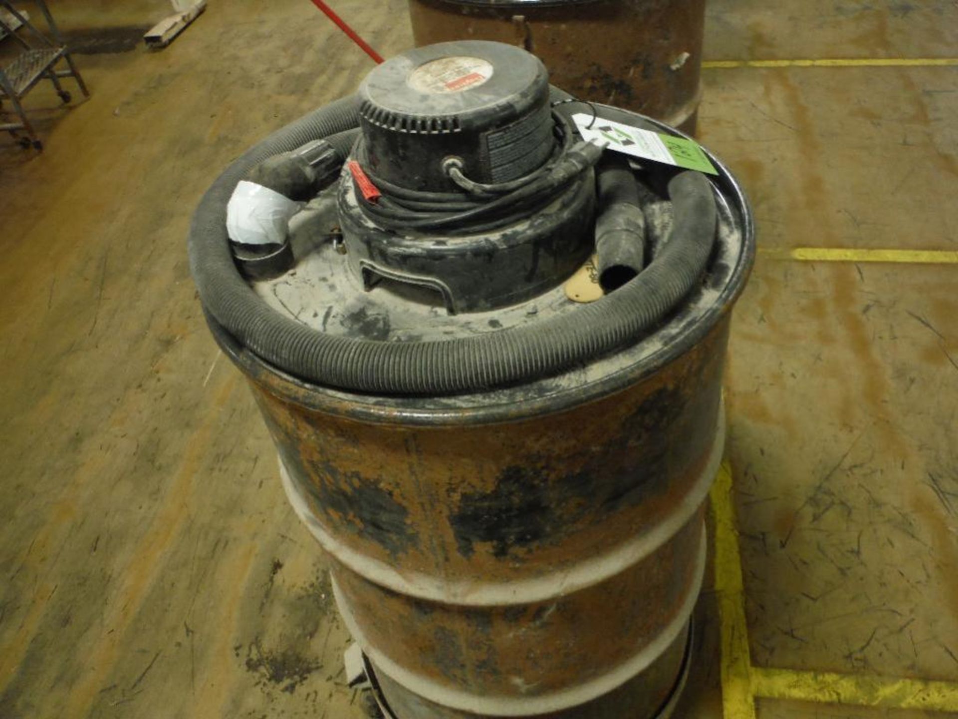 Dayton 55 gal barrel wet dry vac, Model 4YE60. Rigging Fee: $25 - Image 2 of 3