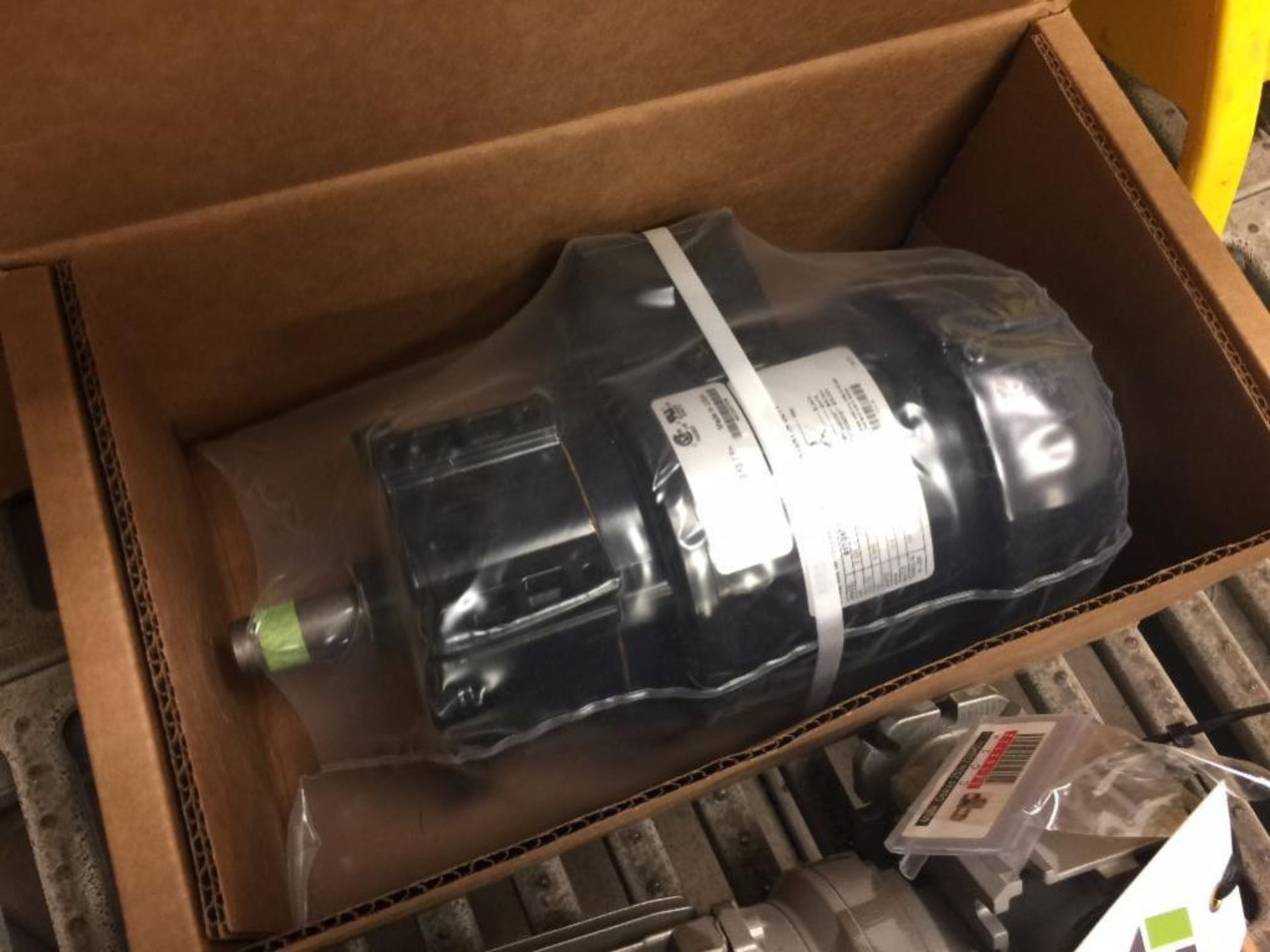 (4) Misc. electric motors and drives. Rigging Fee: $25 - Image 3 of 6