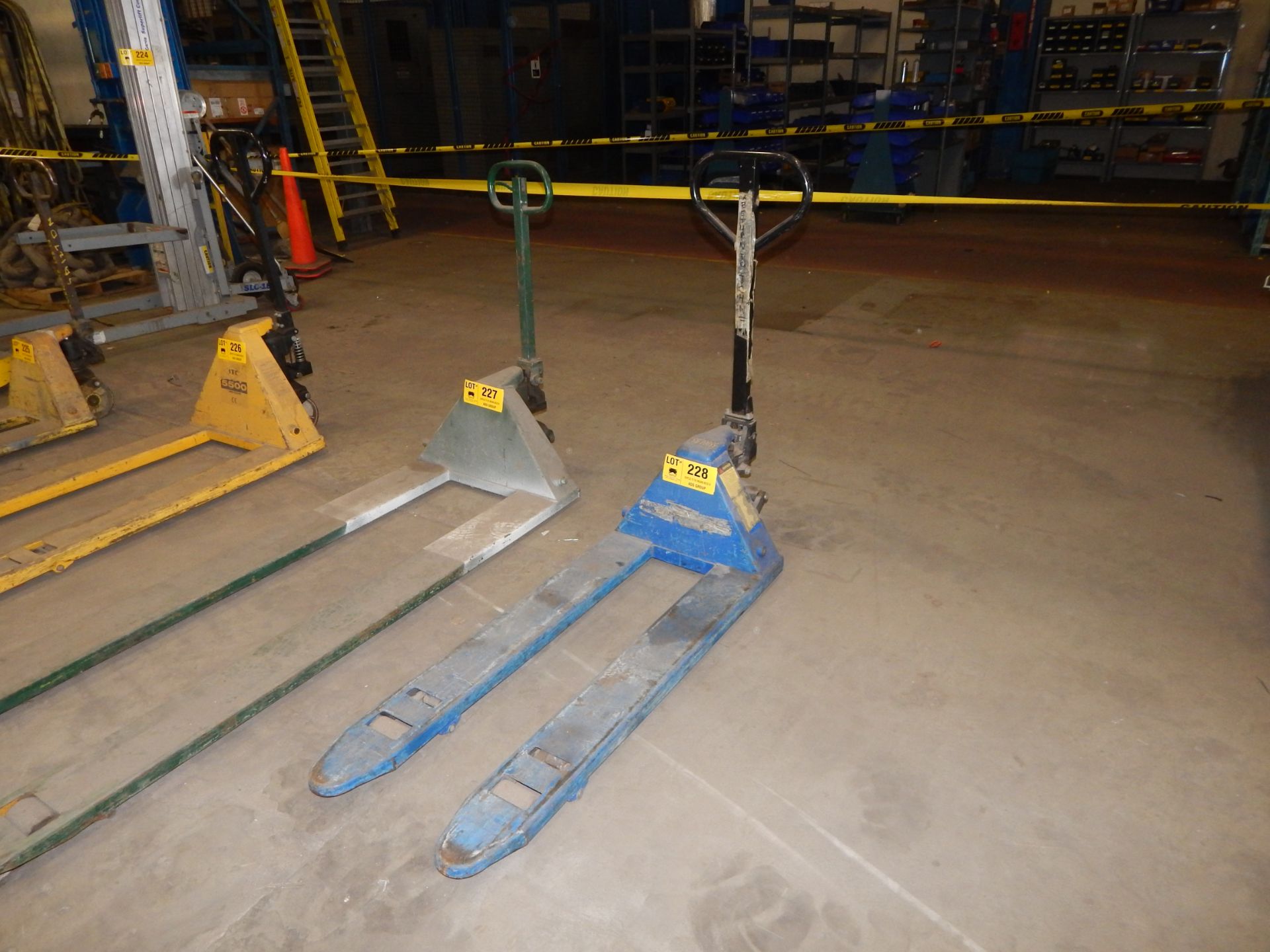 HYDRAULIC PALLET TRUCK