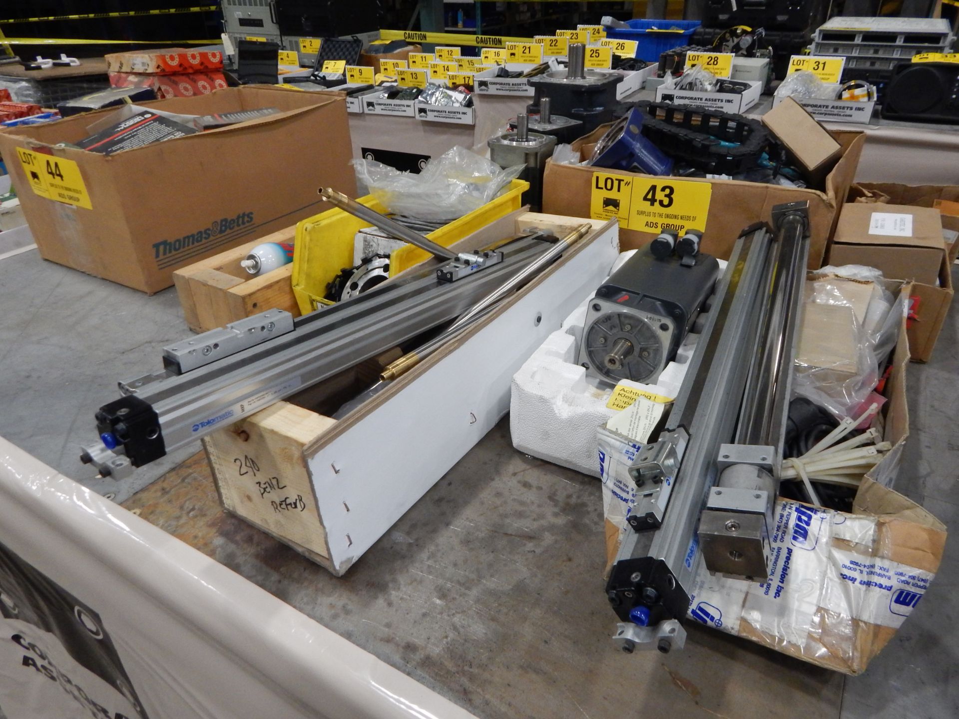 LOT/ DRIVES AND PNEUMATIC ACTUATORS