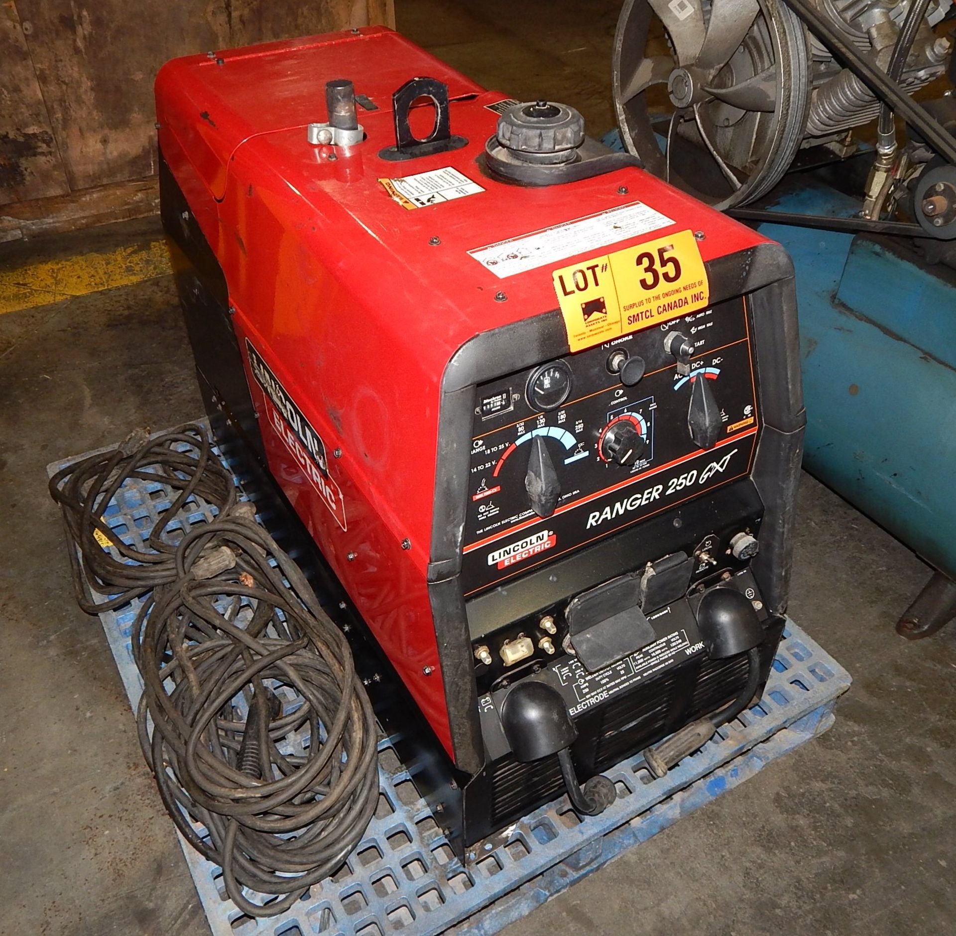 LINCOLN ELECTRIC RANGER 250 GXT GAS POWERED ARC WELDER/GENERATOR