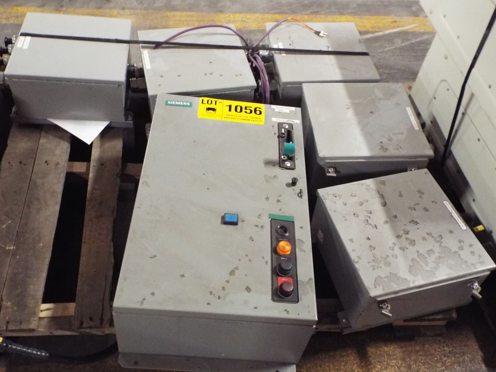 LOT/ SIEMENS CONTROL BOX AND (2) JUNCTION BOXES