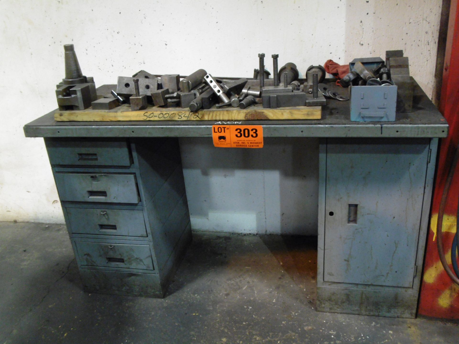 LOT/ TOOLING WITH WORKBENCH