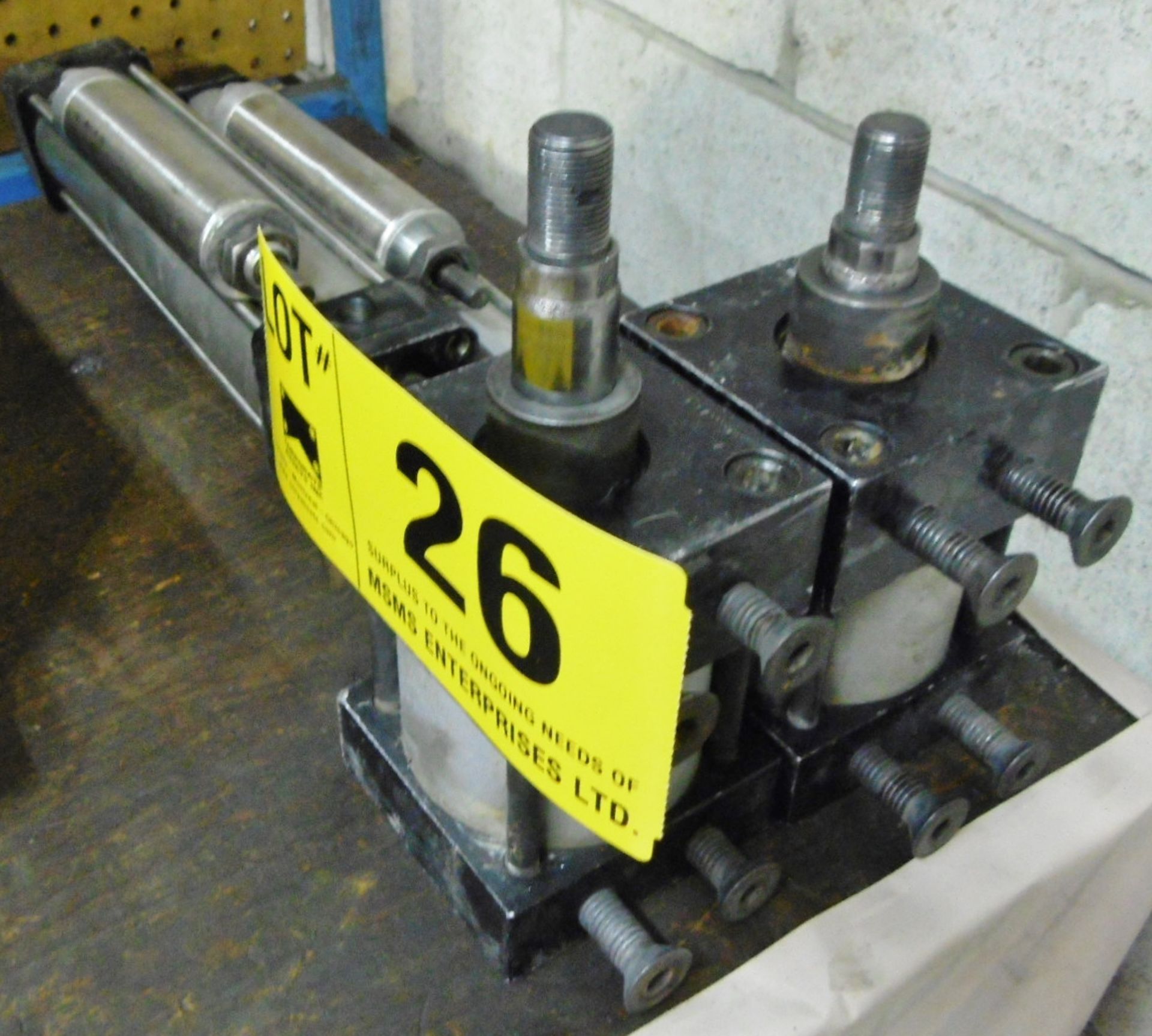 LOT/ PNEUMATIC CYLINDERS