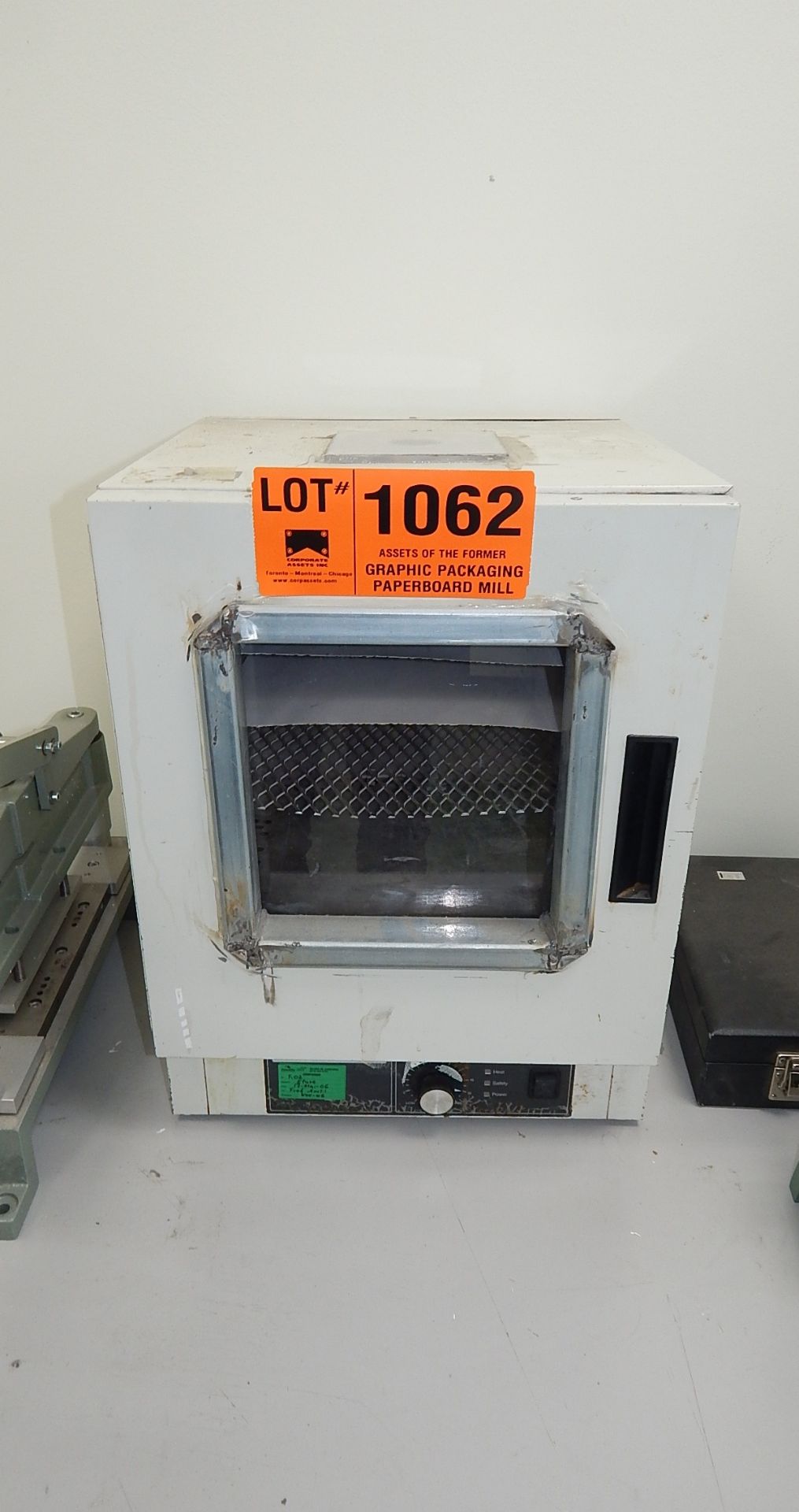 LABORATORY OVEN (LAB)