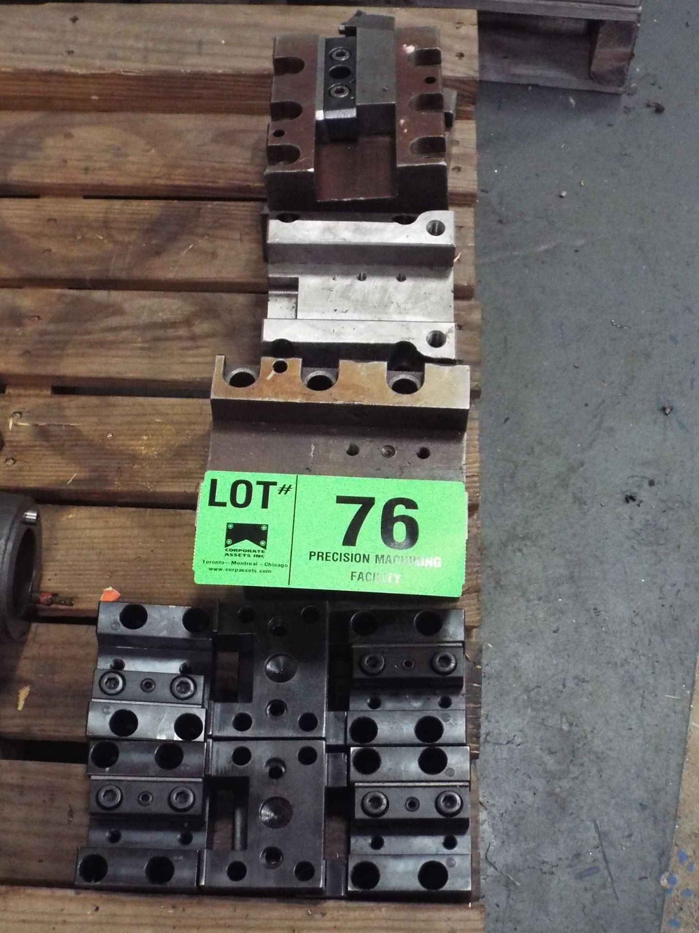 LOT/ TURNING CENTER TOOL HOLDERS (LOCATED IN YORKTOWN, TX)
