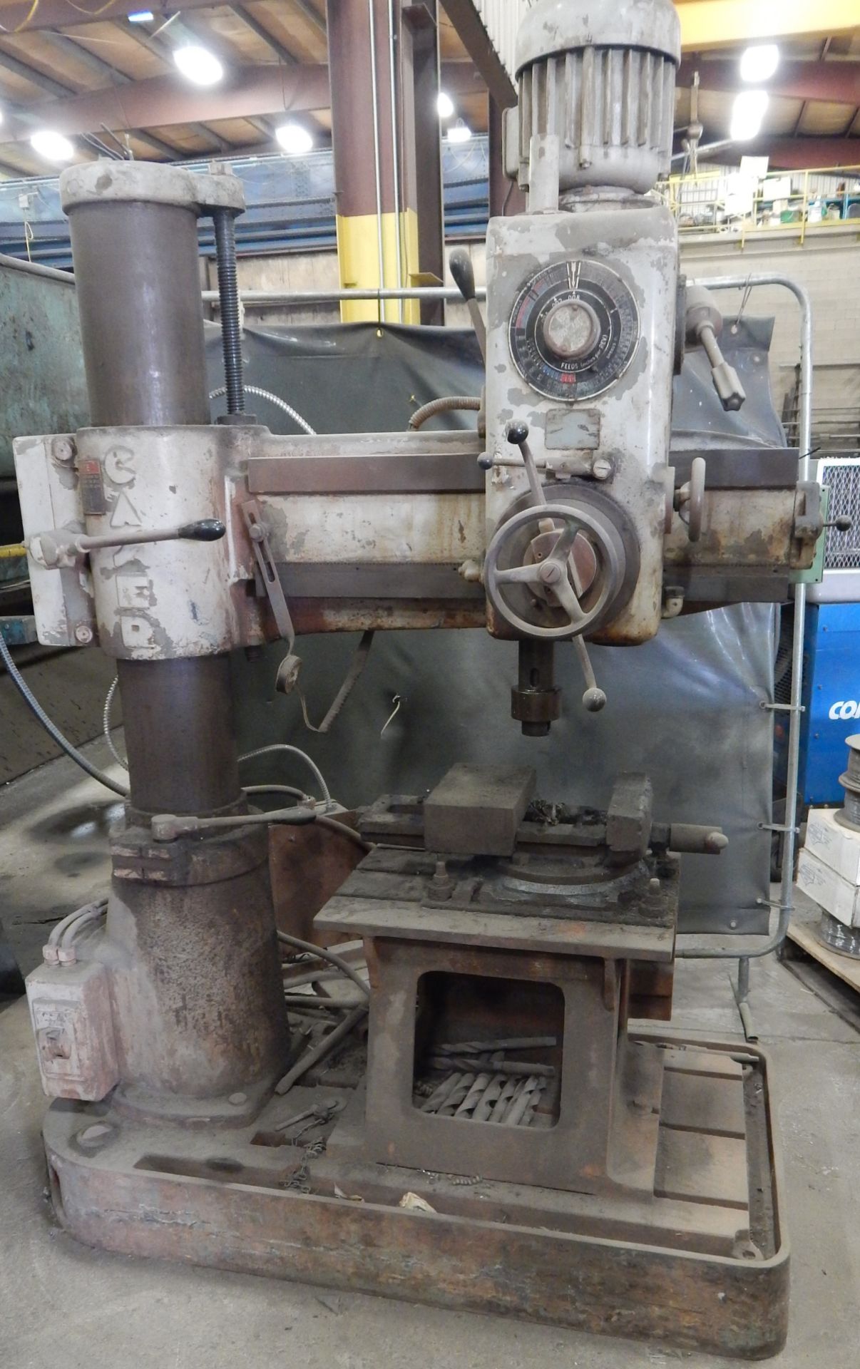 CASER RADIAL ARM DRILL WITH SPEEDS TO 2300 RPM, T-SLOT TABLE S/N: N/A (CI)