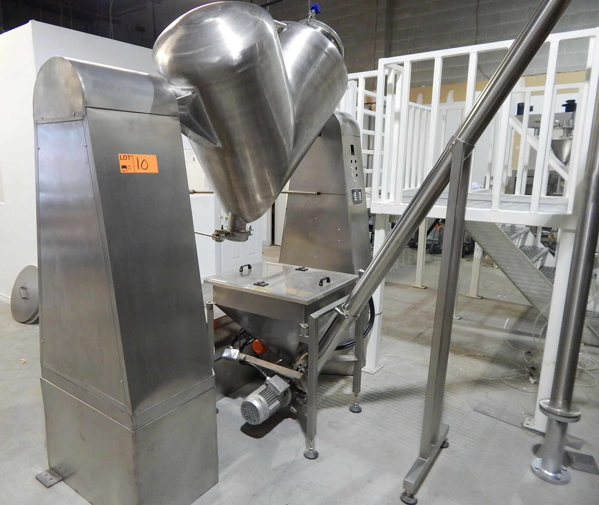 MFG N/A 1000L CAPACITY STAINLESS STEEL STORAGE SILO WITH 47" DIAMETER, VIBRATORY DISCHARGE, AIRTAK - Image 2 of 2