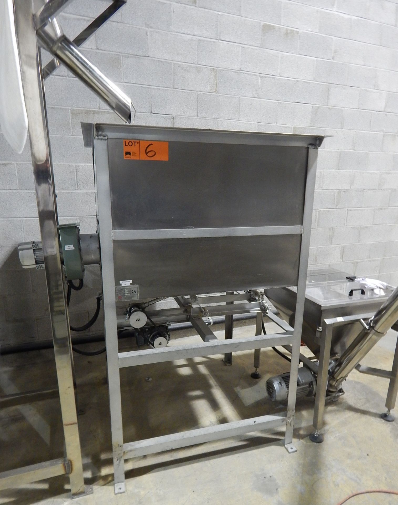 GELGOOG GG STAINLESS STEEL COOLING HOPPER WITH 27" X 7" VIBRATORY CONVEYOR S/N: N/A (CI) (PART OF