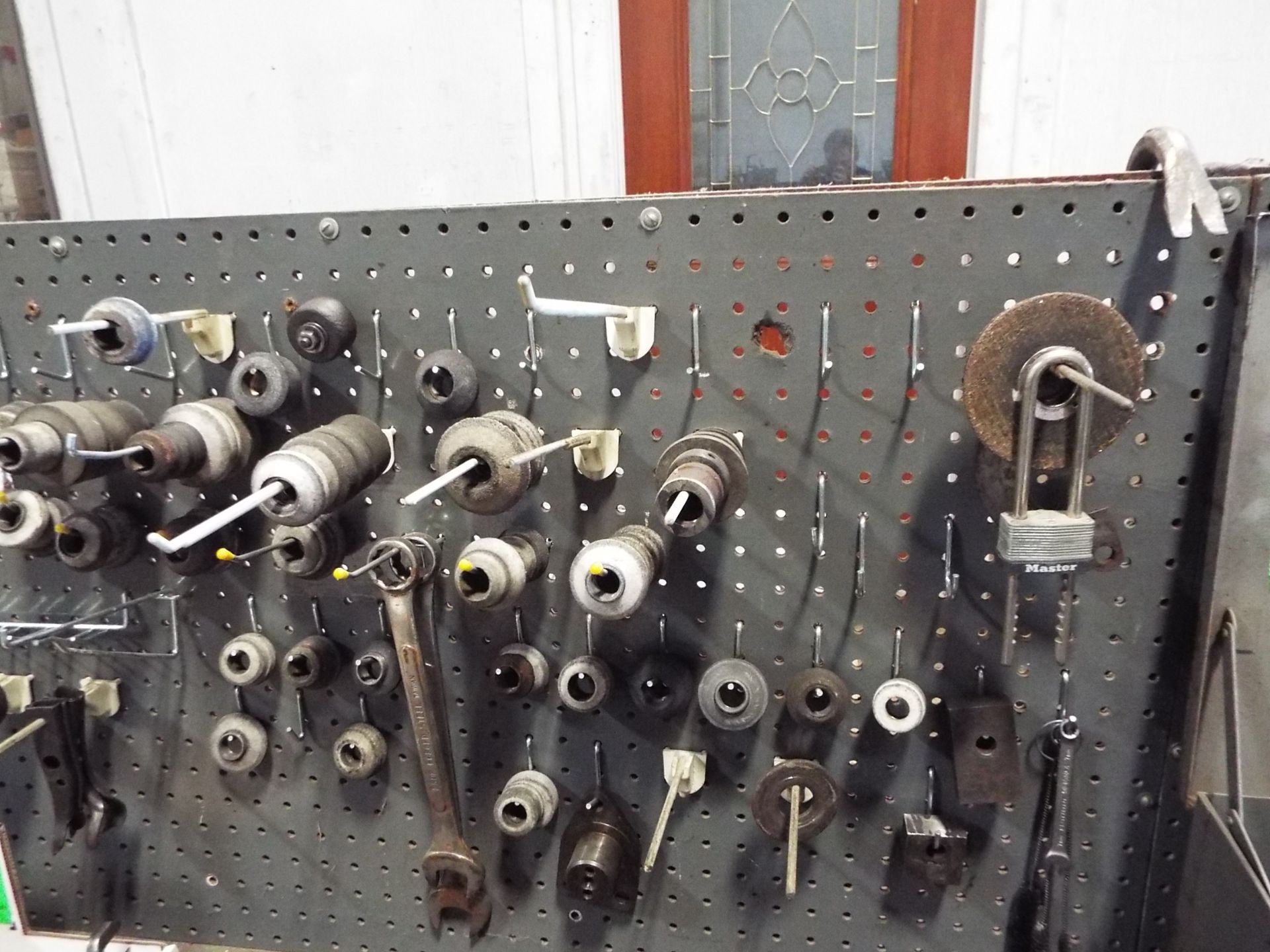 LOT/ SIOUX VALVE SEAT GRINDER WITH DRIVERS & ATTACHMENTS - Image 2 of 2