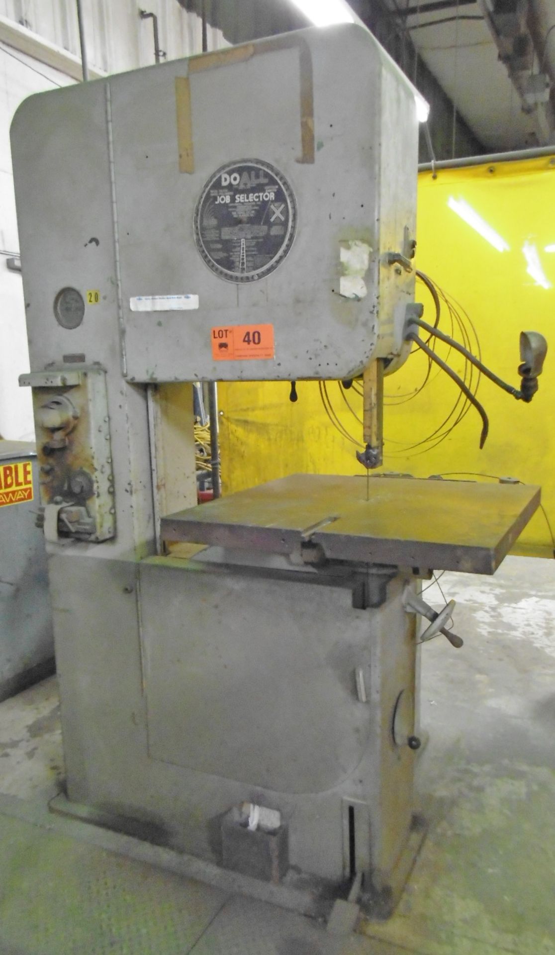 DOALL V26 VERTICAL BAND SAW S/N 26451450 (CI)