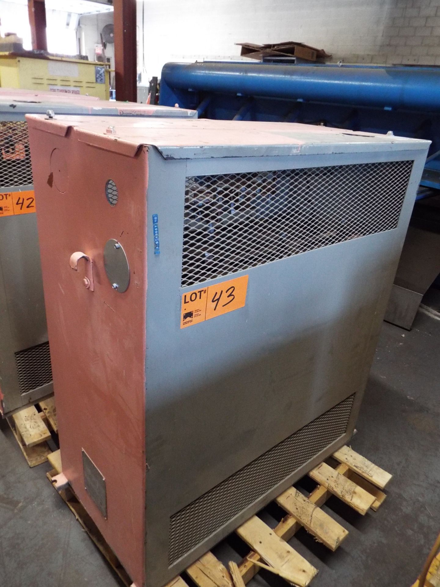 PIONEER ELECTRIC 75KVA, 3PH, 416HV, 120/208LV DRY TYPE TRANSFORMER S/N: 2305-3