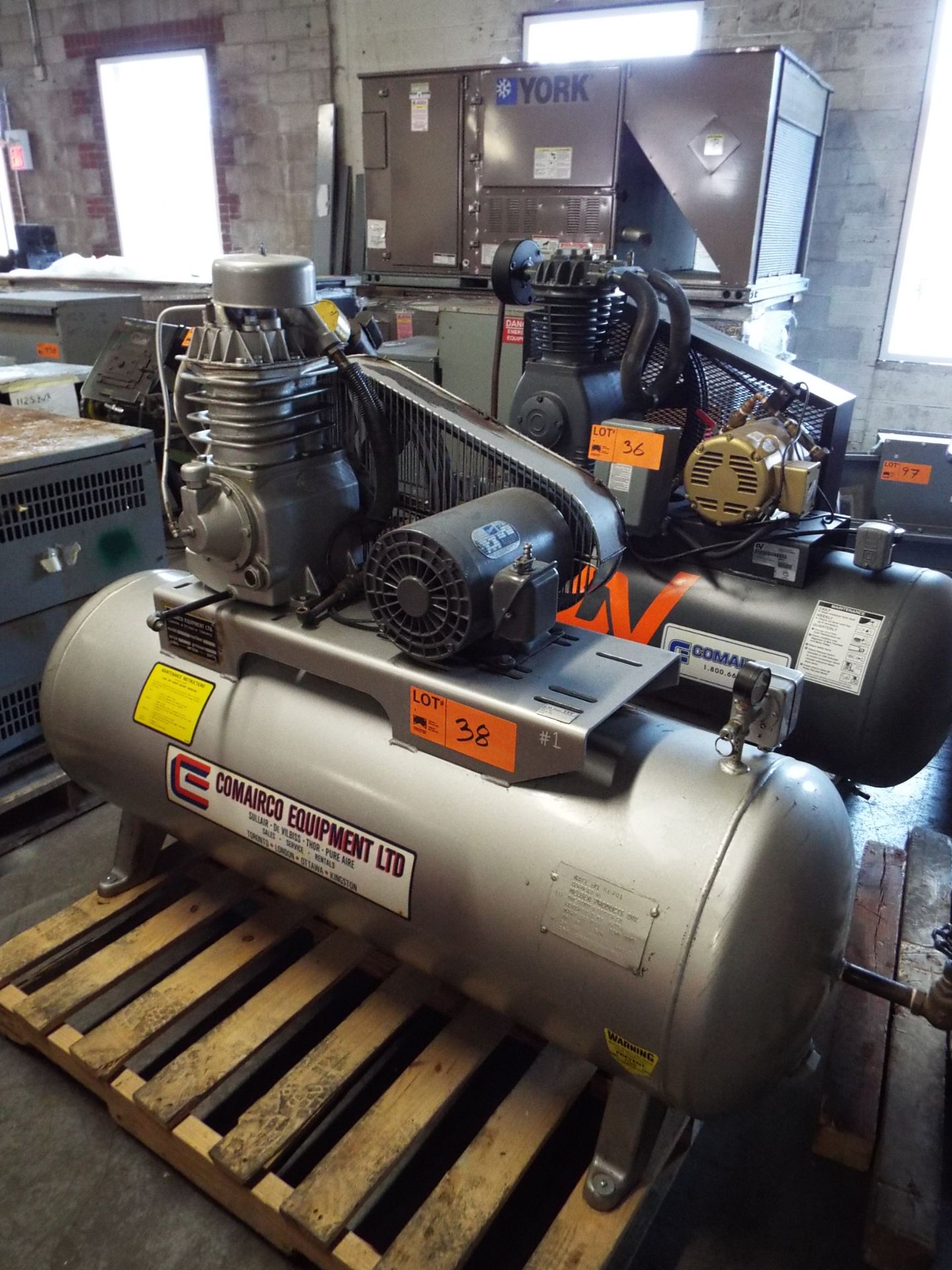 COMAIRCO 5HP TANK MOUNTED PISTON-TYPE AIR COMPRESSOR S/N: N/A