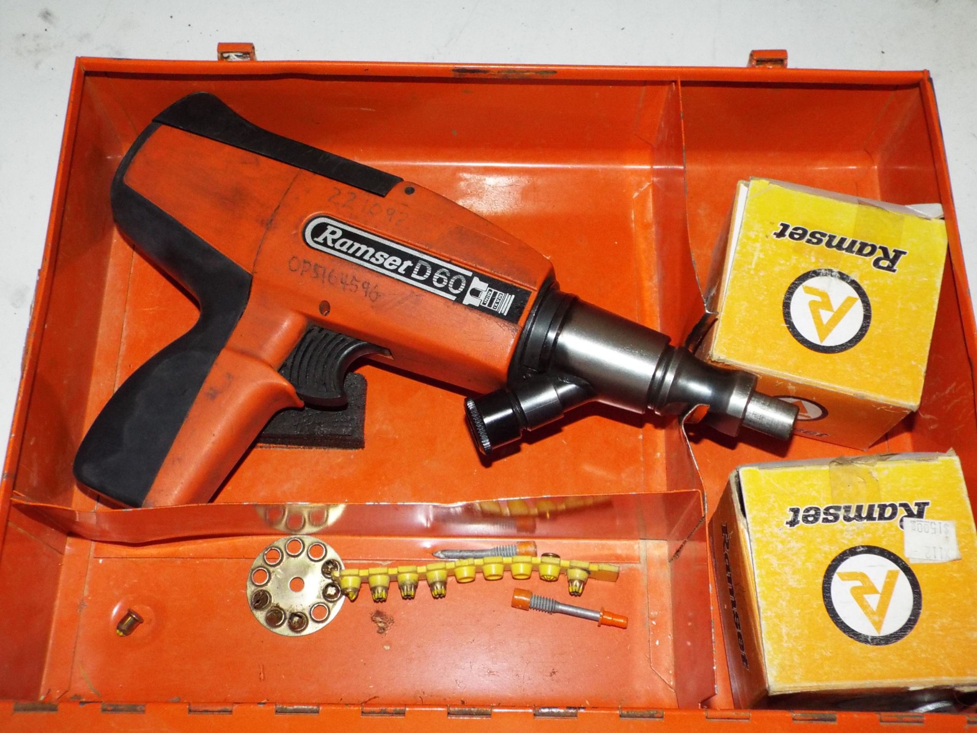 RAMSET D60 SEMI-AUTOMATIC LOW VELOCITY FASTENING TOOL - Image 2 of 2