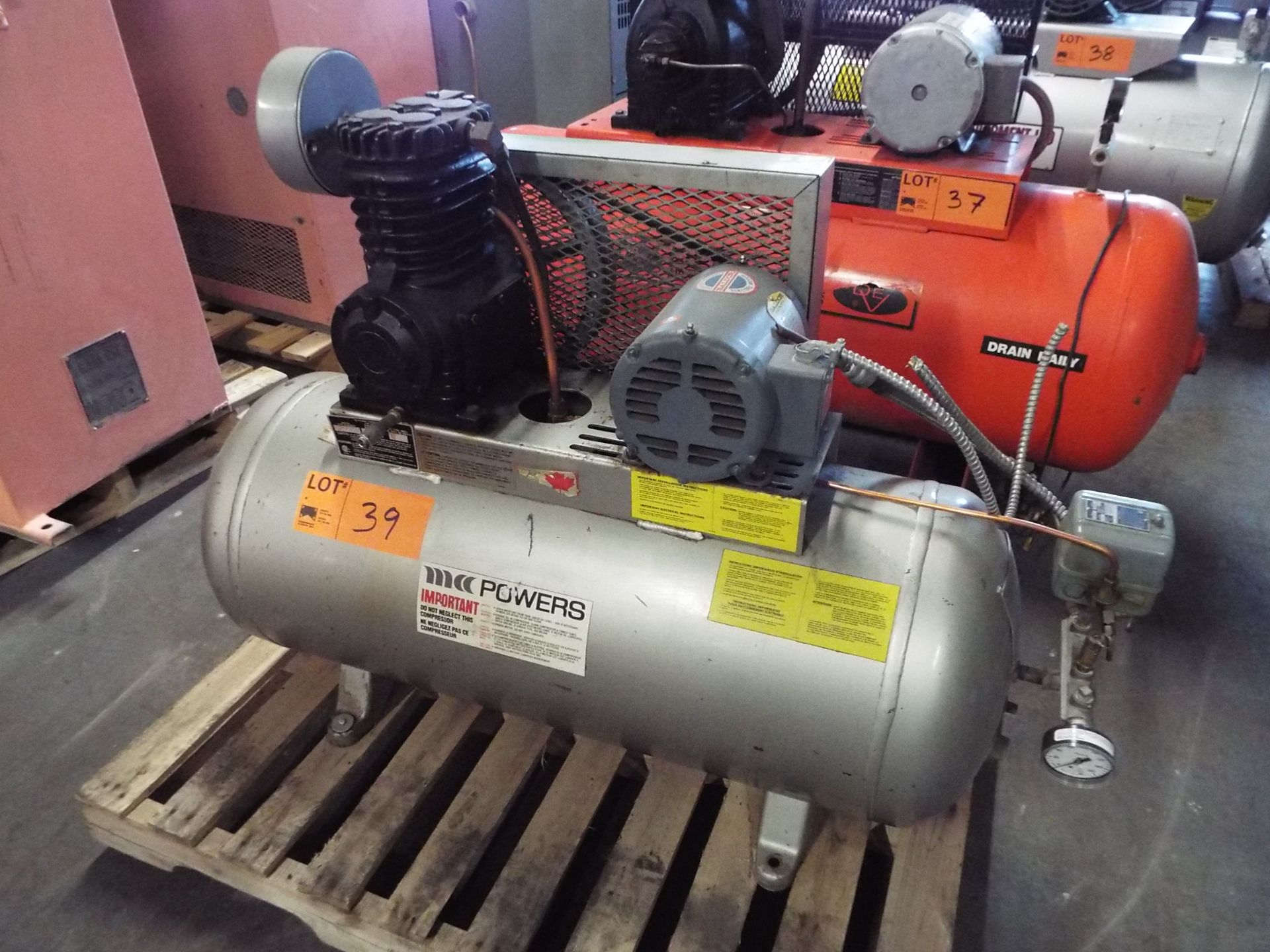 POWERS 1HP TANK MOUNTED PISTON TYPE AIR COMPRESSOR S/N: 12945