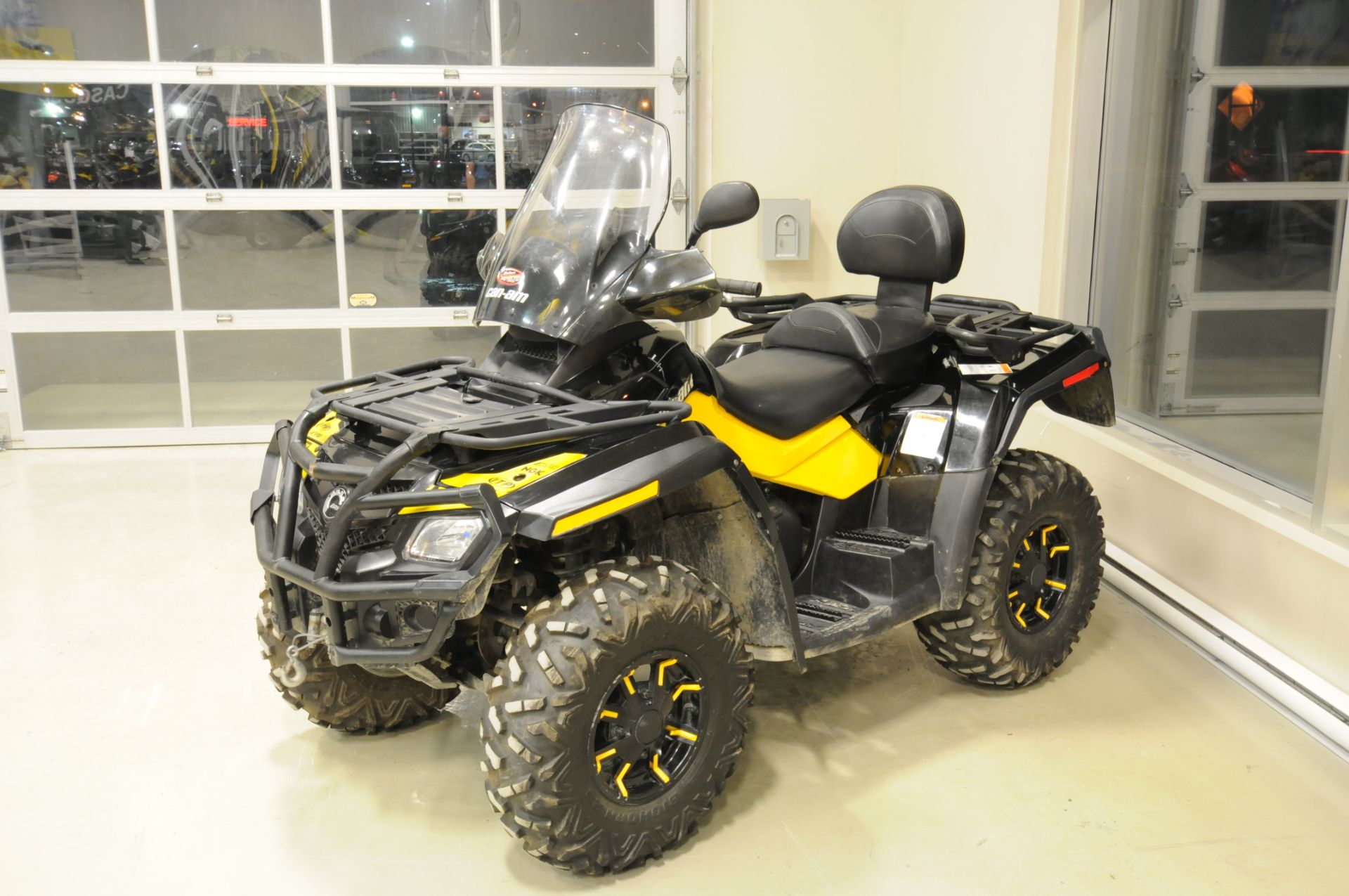 BRP CAN AM (2011) MAX800 ATV AVEC MOTEUR ROTAX 800R V-TWIN 4-TEMPS, 4X4, WARN TREUIL A CABLE AVANT - Image 4 of 6