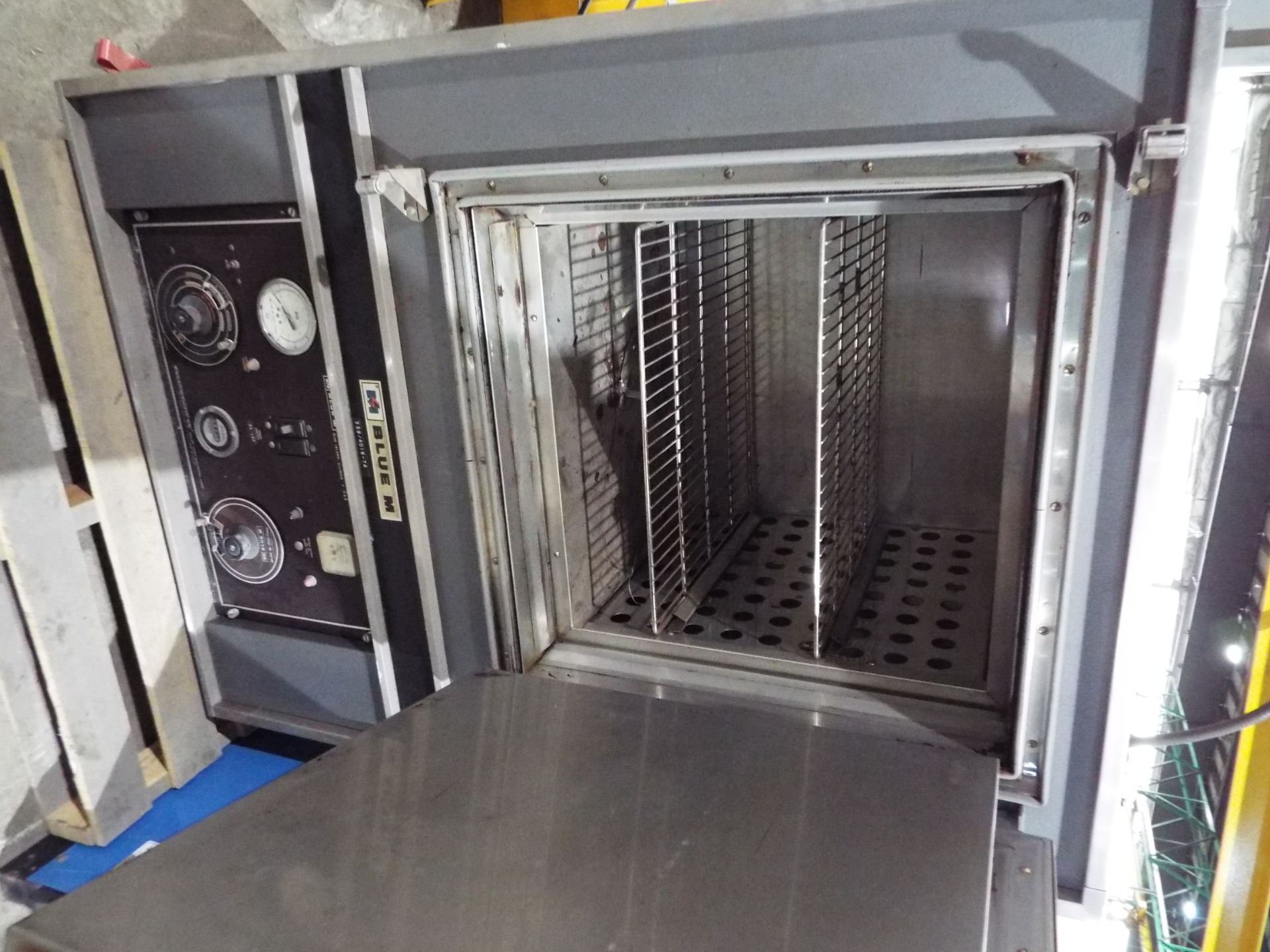 BLUE M POM-2006C-1 ELECTRODE STABILIZING OVEN WITH 343 C / 650 F MAX. TEMPERATURE S/N: N/A - Image 2 of 2