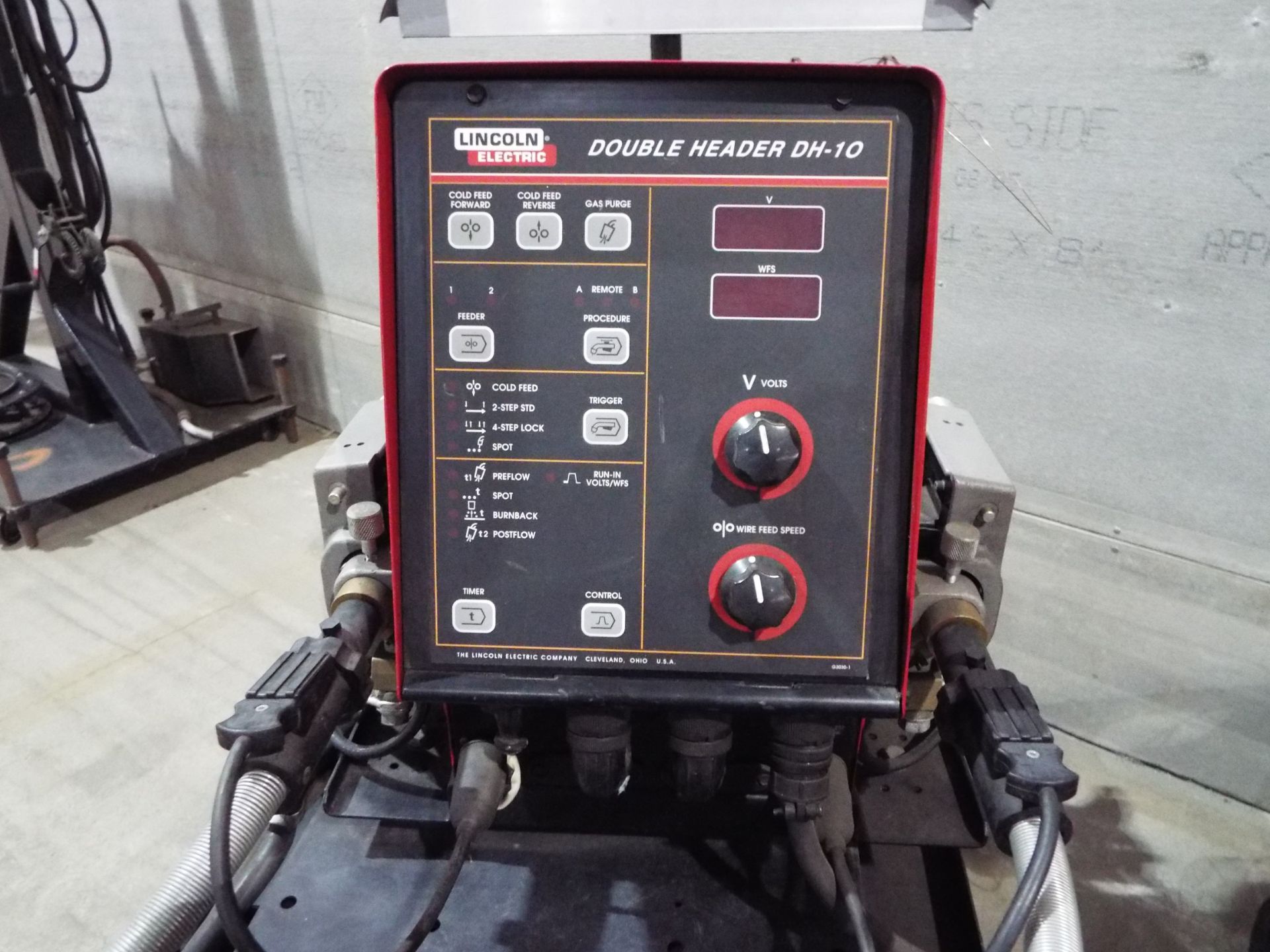 LINCOLN INVERTEC V350-PRO PORTABLE MULTI-PROCESS DIGITAL WELDER WITH LINCOLN DOUBLE HEADER DH-10 - Image 3 of 4