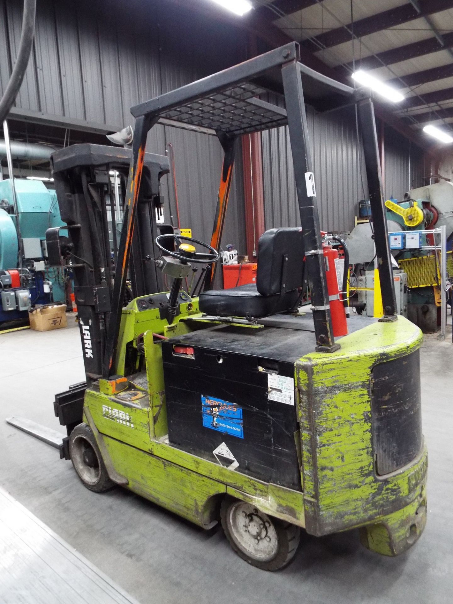 CLARK EC500-50 ELECTRIC INDOOR FORKLIFT WITH 4000 LB. CAPACITY, 182" VERTICAL LIFT, SIDE SHIFT S/ - Image 3 of 5