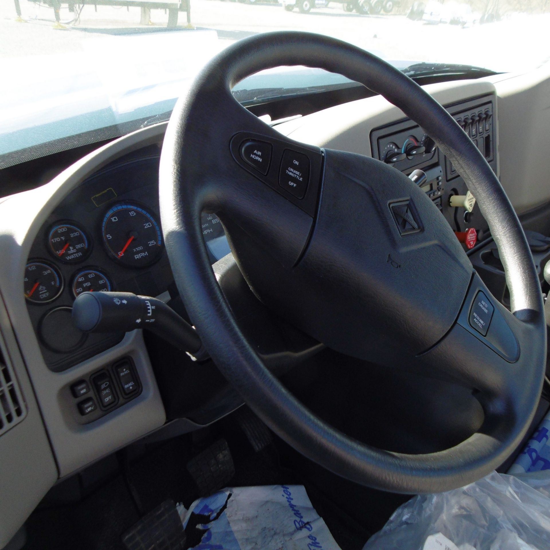 INTERNATIONAL (2014) 7600 SBA 6X4 2010 TANDEM AXLE TRUCK WITH NAVISTAR N13 430HP DIESEL ENGINE, - Image 7 of 10