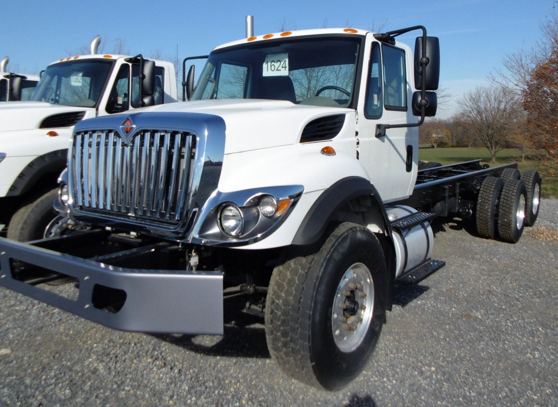 INTERNATIONAL (2016) 7400 SBA 6X4 TANDEM AXLE TRUCK WITH NAVISTAR N10 350HP DIESEL ENGINE, EATON/