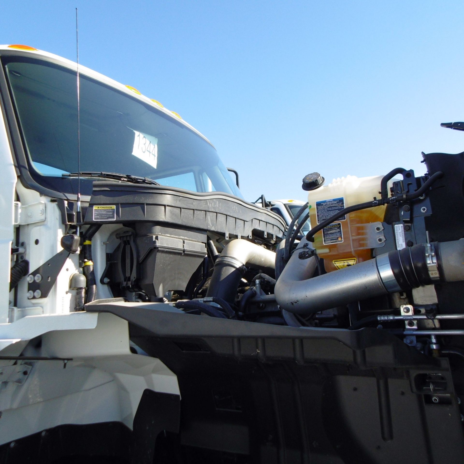 INTERNATIONAL (2014) 7600 SBA 6X4 2010 TANDEM AXLE TRUCK WITH NAVISTAR N13 430HP DIESEL ENGINE, - Image 10 of 11