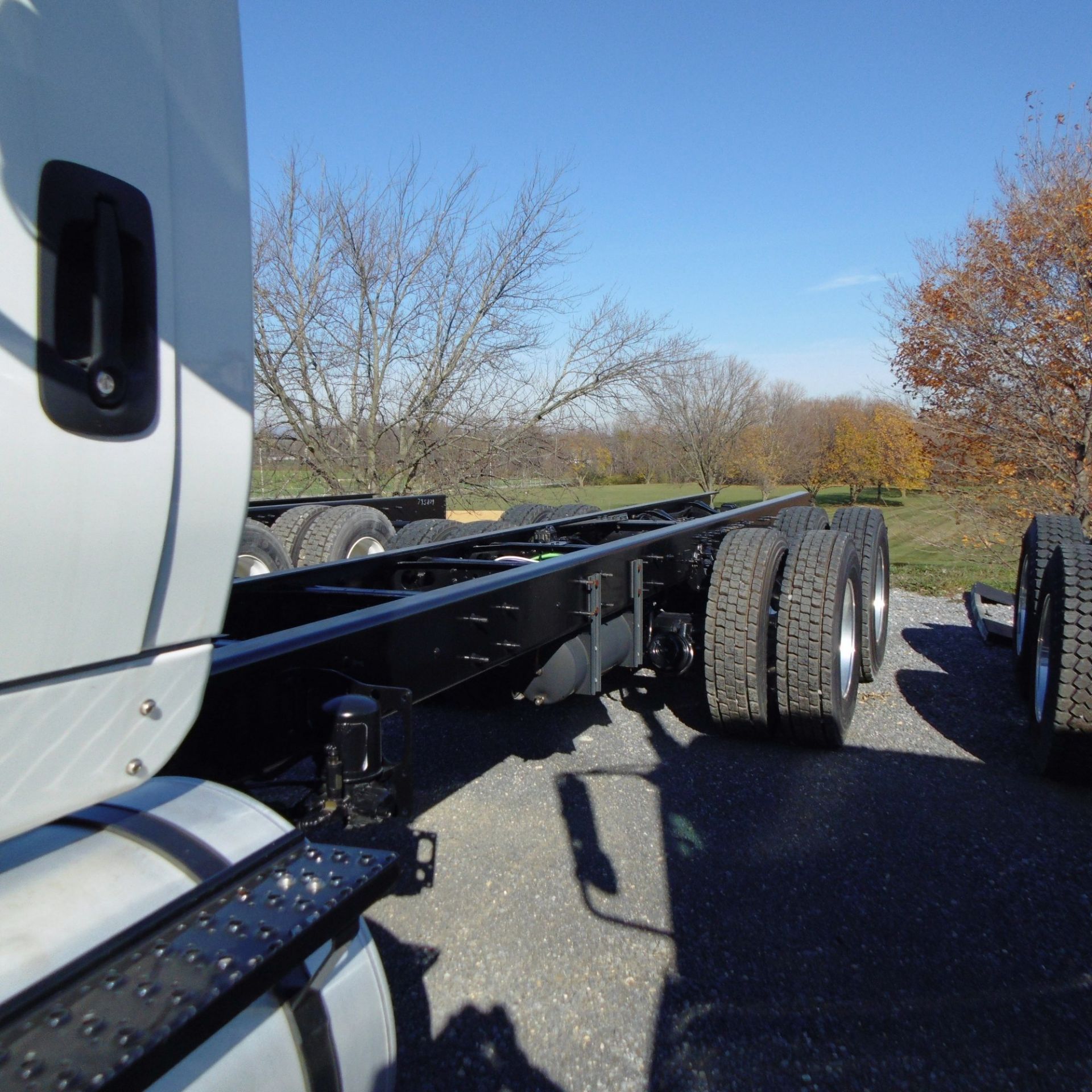 INTERNATIONAL (2015) 7600 SBA 6X4 2010 TANDEM AXLE TRUCK WITH NAVISTAR N13 430HP DIESEL ENGINE, - Image 4 of 10