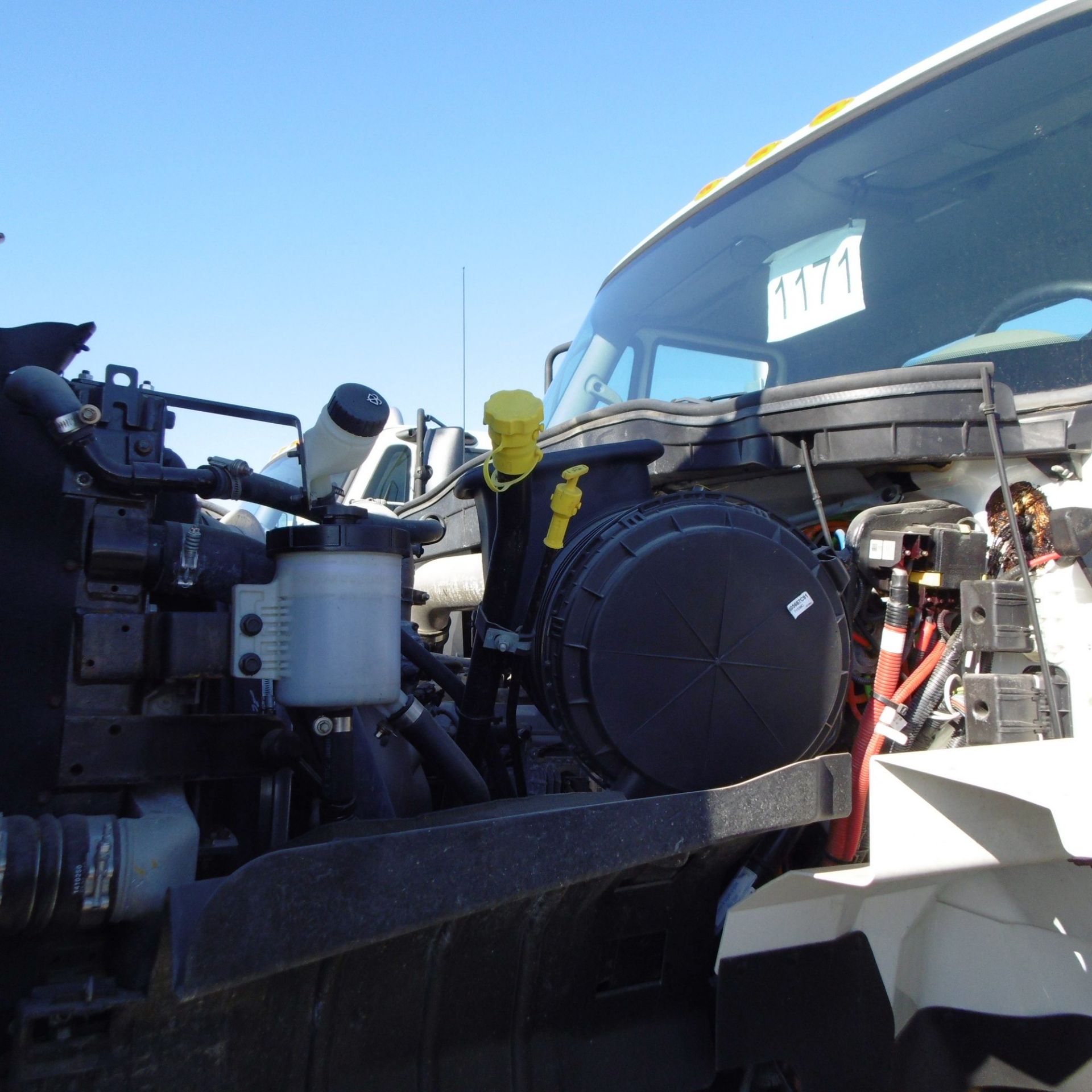 INTERNATIONAL (2014) 7600 SBA 6X4 2010 TANDEM AXLE TRUCK WITH NAVISTAR N13 430HP DIESEL ENGINE, - Image 9 of 10