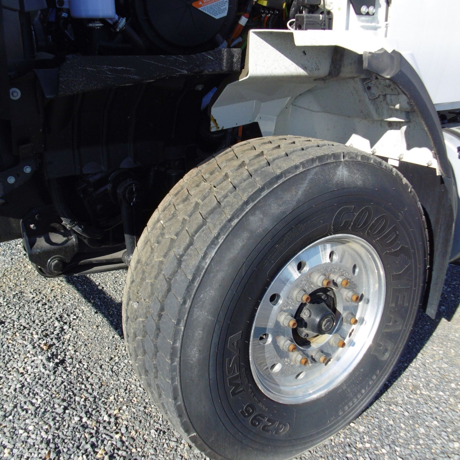 INTERNATIONAL (2016) 7400 SBA 6X4 TANDEM AXLE TRUCK WITH NAVISTAR N10 350HP DIESEL ENGINE, EATON/ - Image 9 of 9