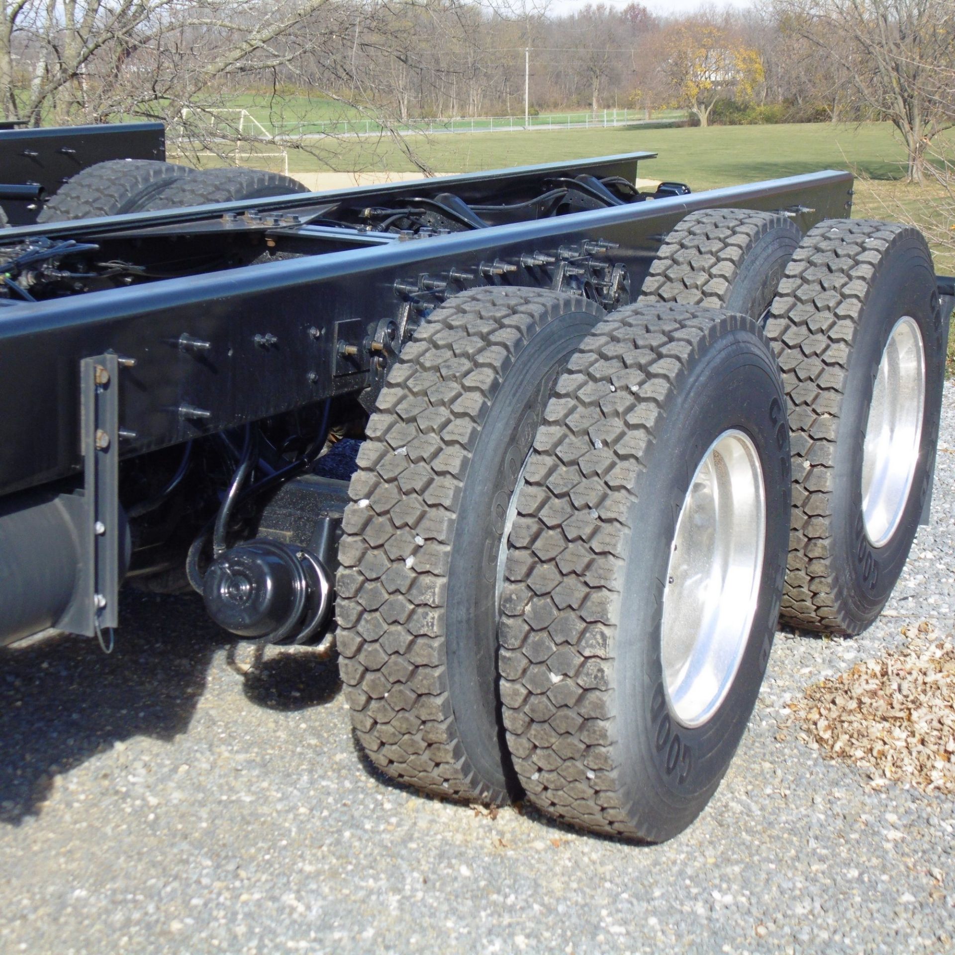 INTERNATIONAL (2016) 7400 SBA 6X4 TANDEM AXLE TRUCK WITH NAVISTAR N10 350HP DIESEL ENGINE, EATON/ - Image 3 of 9