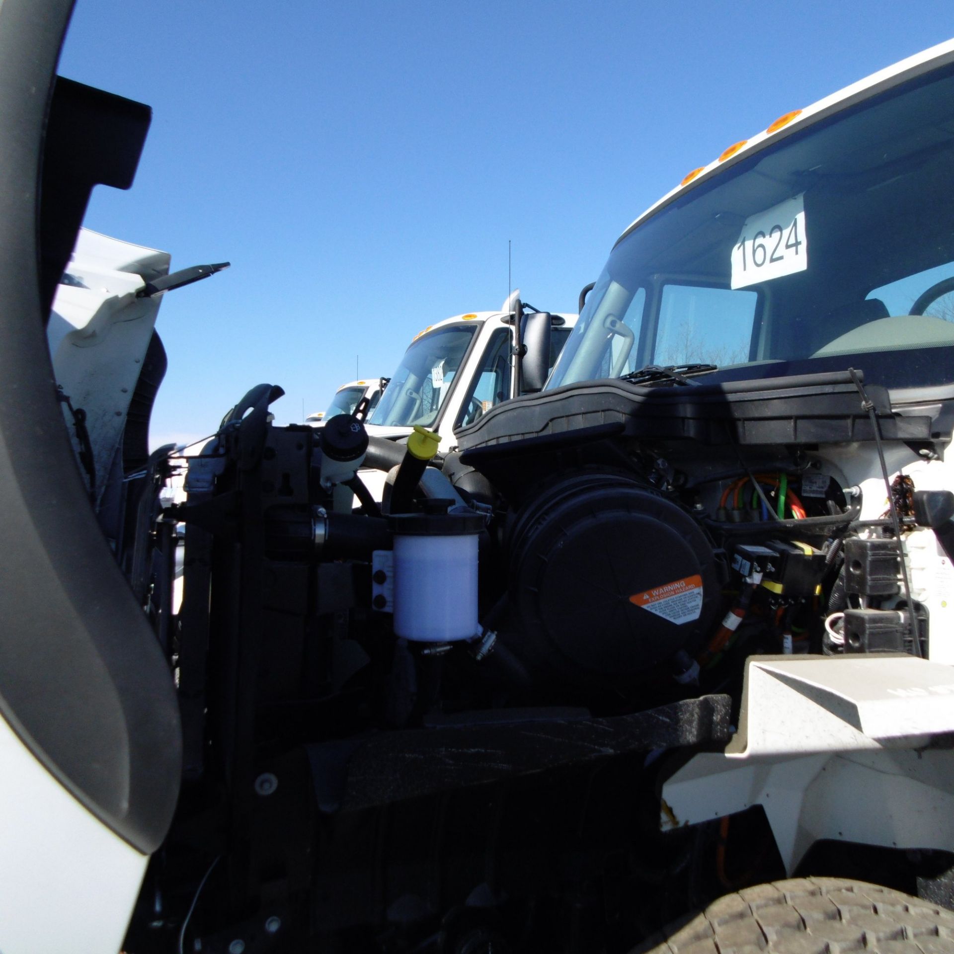 INTERNATIONAL (2016) 7400 SBA 6X4 TANDEM AXLE TRUCK WITH NAVISTAR N10 350HP DIESEL ENGINE, EATON/ - Image 7 of 9