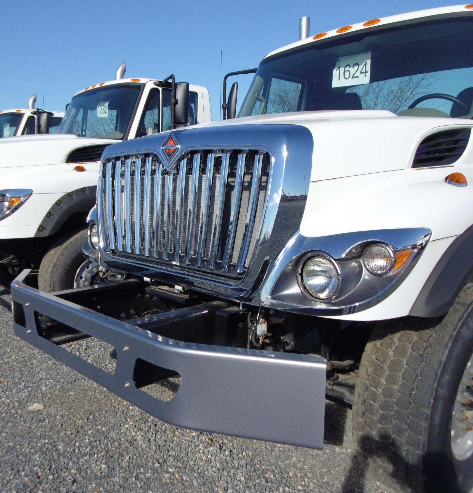 INTERNATIONAL (2016) 7400 SBA 6X4 TANDEM AXLE TRUCK WITH NAVISTAR N10 350HP DIESEL ENGINE, EATON/ - Image 2 of 9