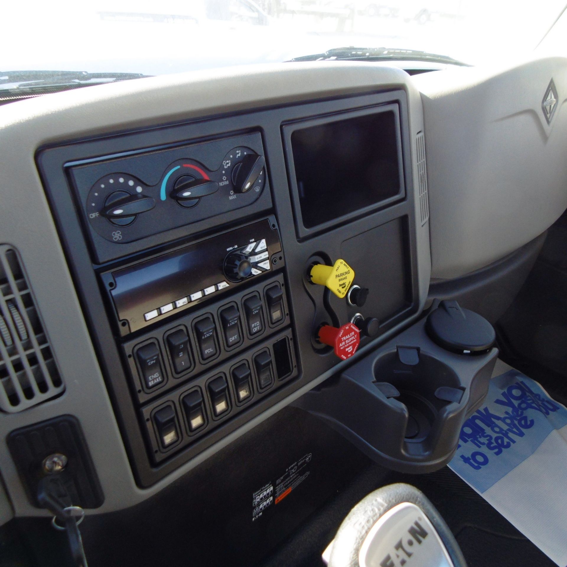 INTERNATIONAL (2016) 7400 SBA 6X4 TANDEM AXLE TRUCK WITH NAVISTAR N10 350HP DIESEL ENGINE, EATON/ - Image 6 of 9